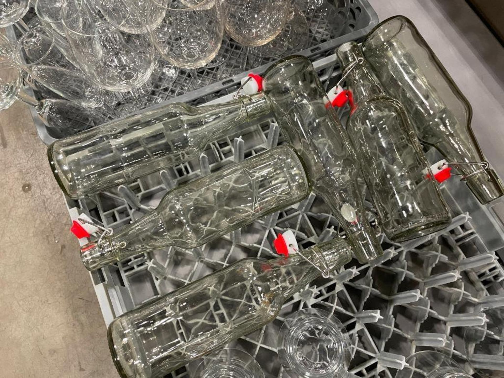 (3) DISHWASHER TRAYS OF ASSORTED GLASSWARE INCLUDING: WATER GLASSES, WINE GLASSES & SWING TOP BOTTLE - Image 6 of 12