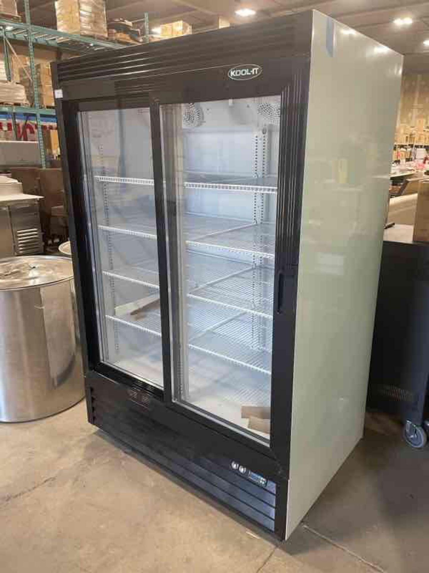 DOUBLE SLIDING GLASS DOOR COOLER, 33.5 CU. FT, LED DISPLAY - Image 4 of 18