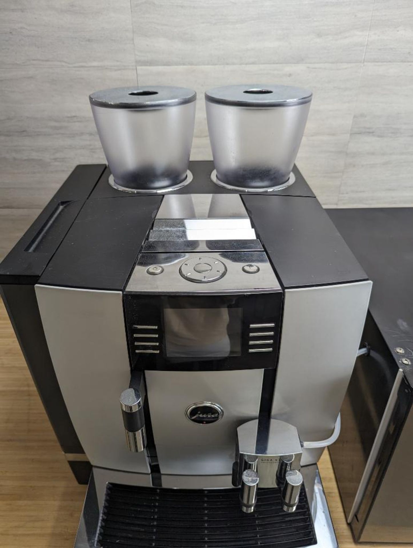 JURA GIGA X7 PROFESSIONAL AUTOMATIC COFFEE MACHINE WITH MILK COOLER - Image 4 of 16