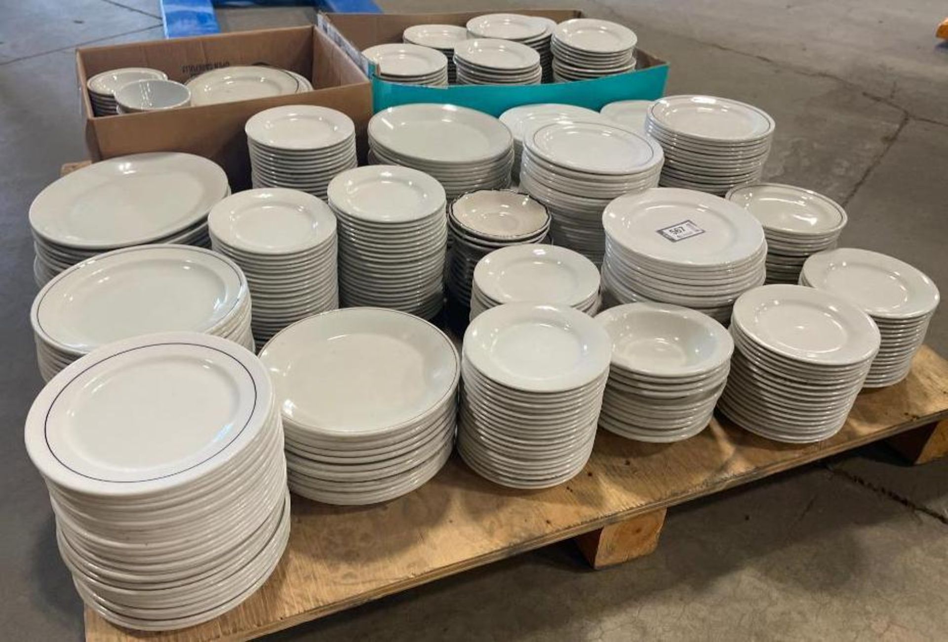 LOT OF ASSORTED SIZE PLATES & BOWLS