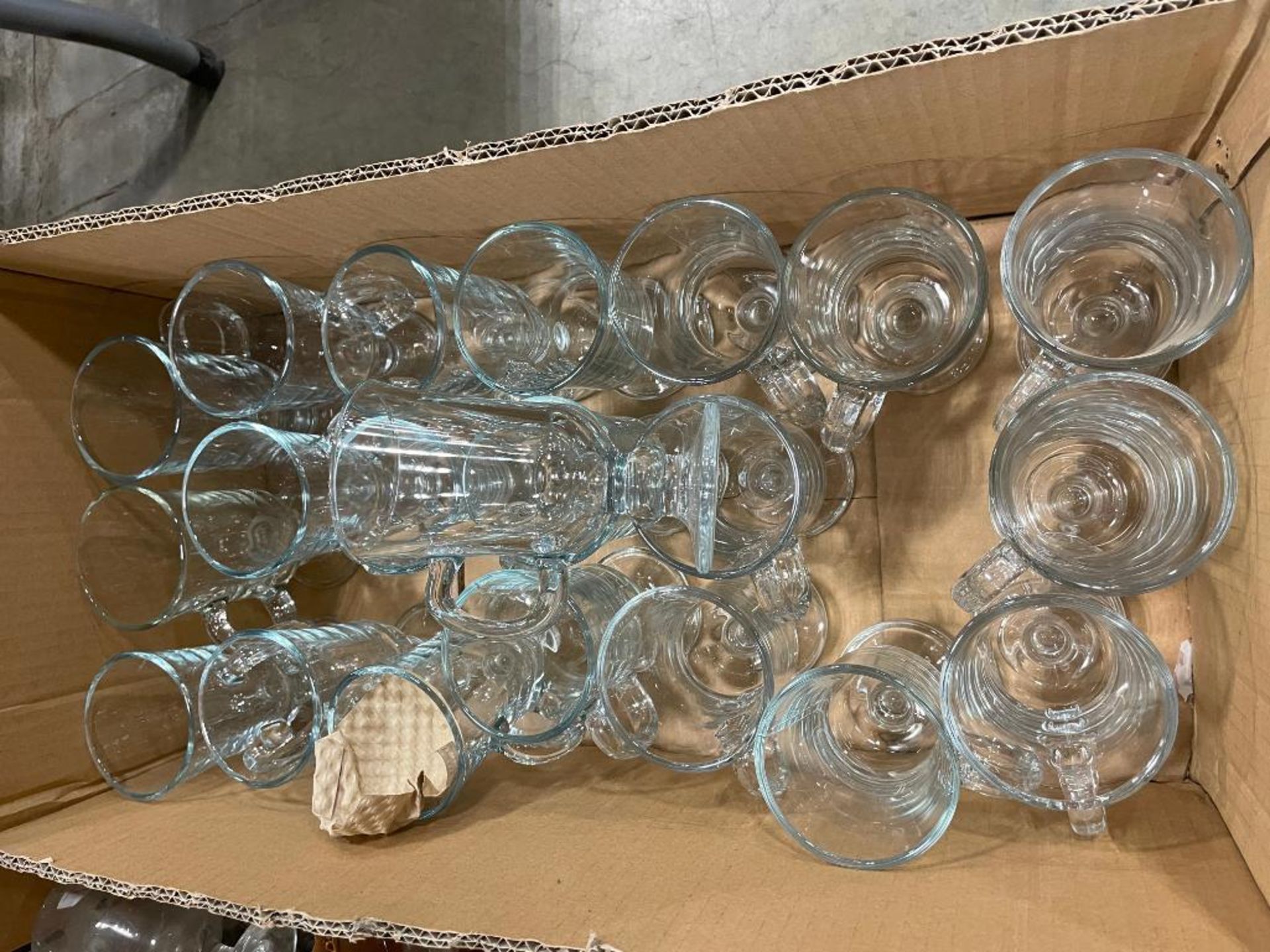 PALLET OF ASSORTED GLASSWARE INCLUDING: COCKTAIL, BRANDY , WATER GLASSES, CHAMPAGNE GLASSES - Image 5 of 10
