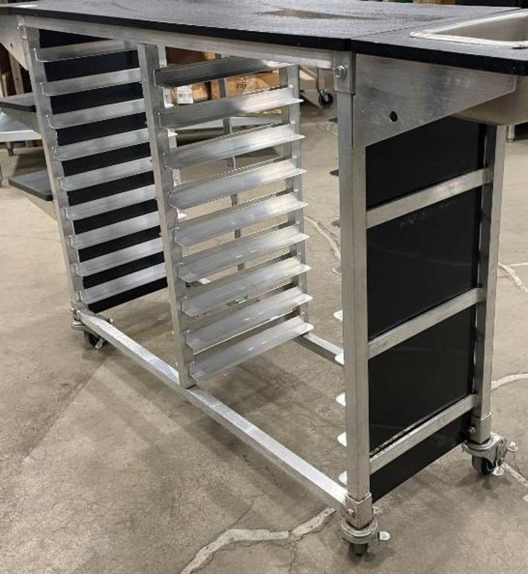 COMMERCIAL FOOD SERVICE CART WITH 18-SLOTS FOR HALF SIZE BUN PANS - Image 6 of 7