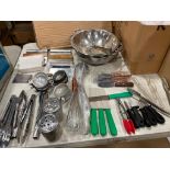 LOT OF ASSORTED KITCHEN ITEMS INCLUDING KNIVES, SCRAPERS, TONGS, COLANDERS