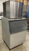 MANITOWOC SD0322A ICE MACHINE WITH STORAGE BIN
