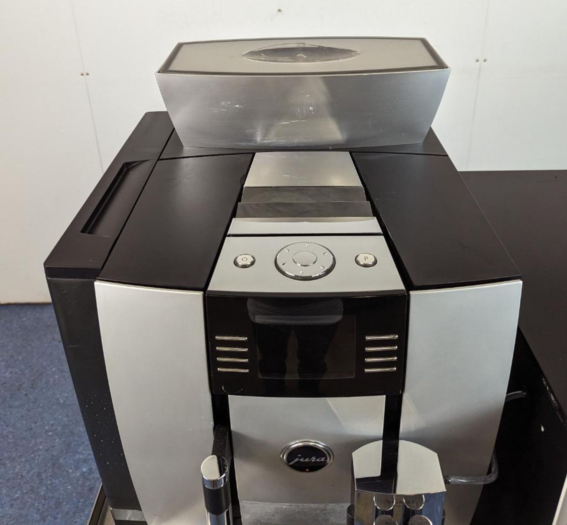 JURA GIGA W3 PROFESSIONAL AUTOMATIC COFFEE MACHINE WITH MILK COOLER - Bild 5 aus 14