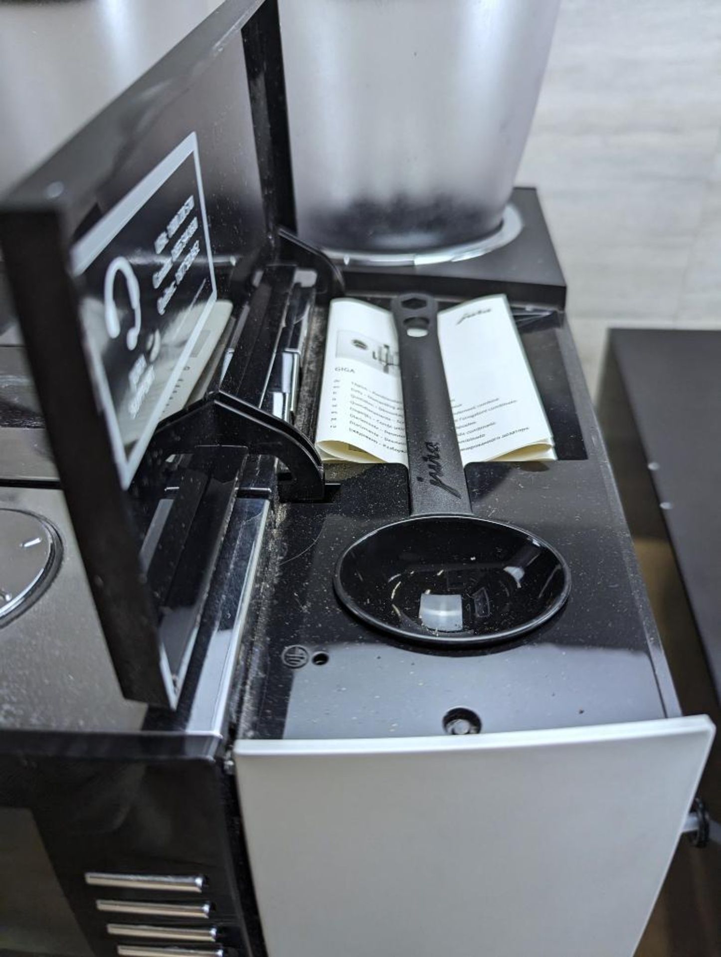 JURA GIGA X7 PROFESSIONAL AUTOMATIC COFFEE MACHINE WITH MILK COOLER - Image 5 of 16