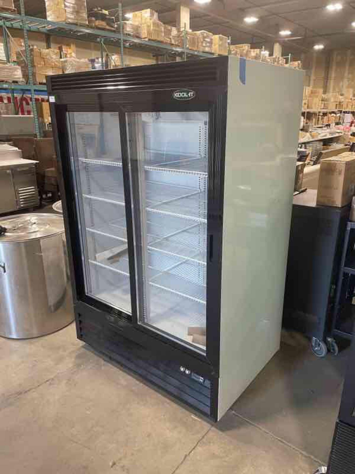 DOUBLE SLIDING GLASS DOOR COOLER, 33.5 CU. FT, LED DISPLAY - Image 3 of 18