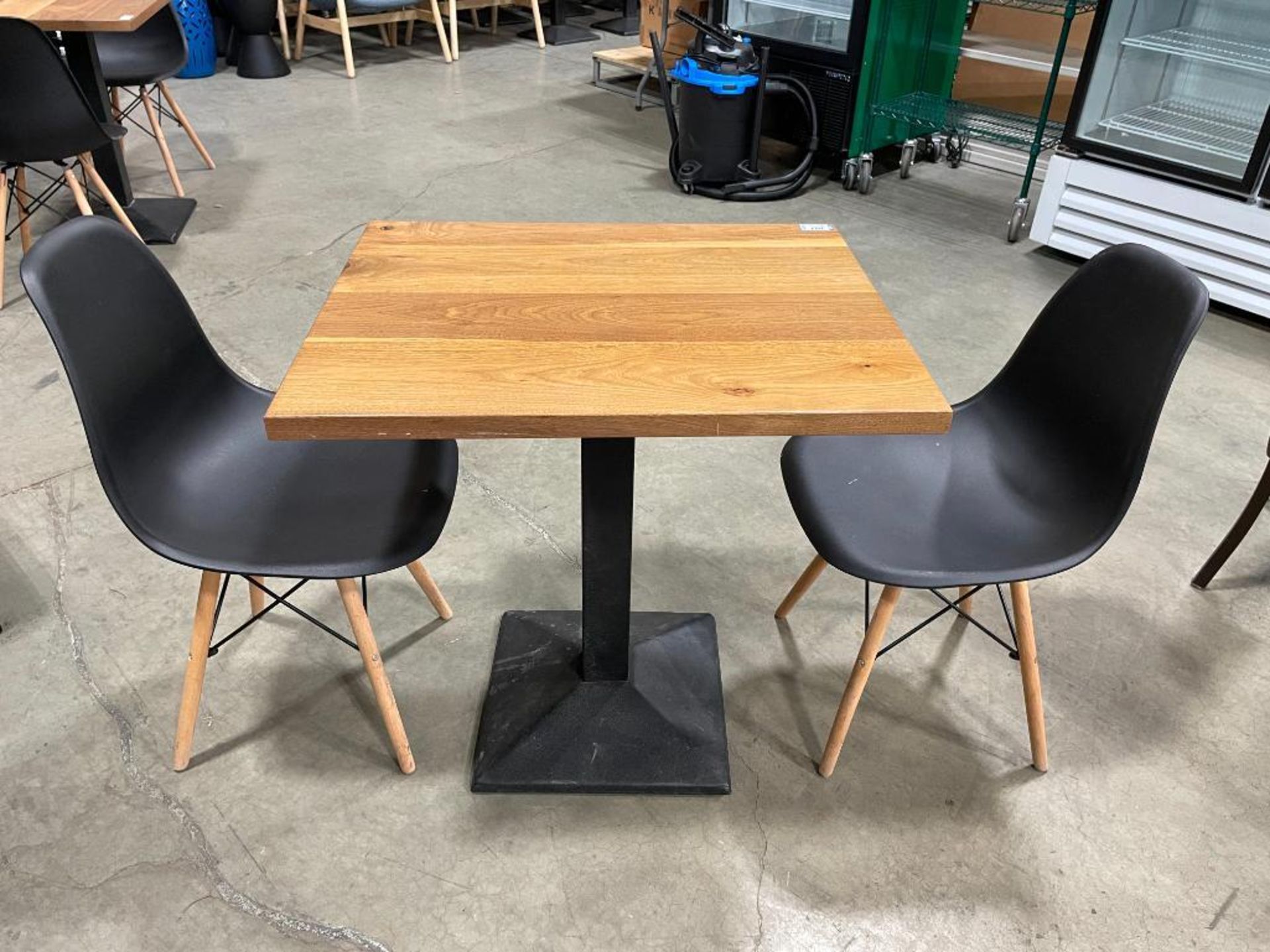 30" X 24" WOOD TOP SINGLE PEDESTAL TABLE WITH (2) BLACK PLASTIC BACK CHAIRS - Image 7 of 9