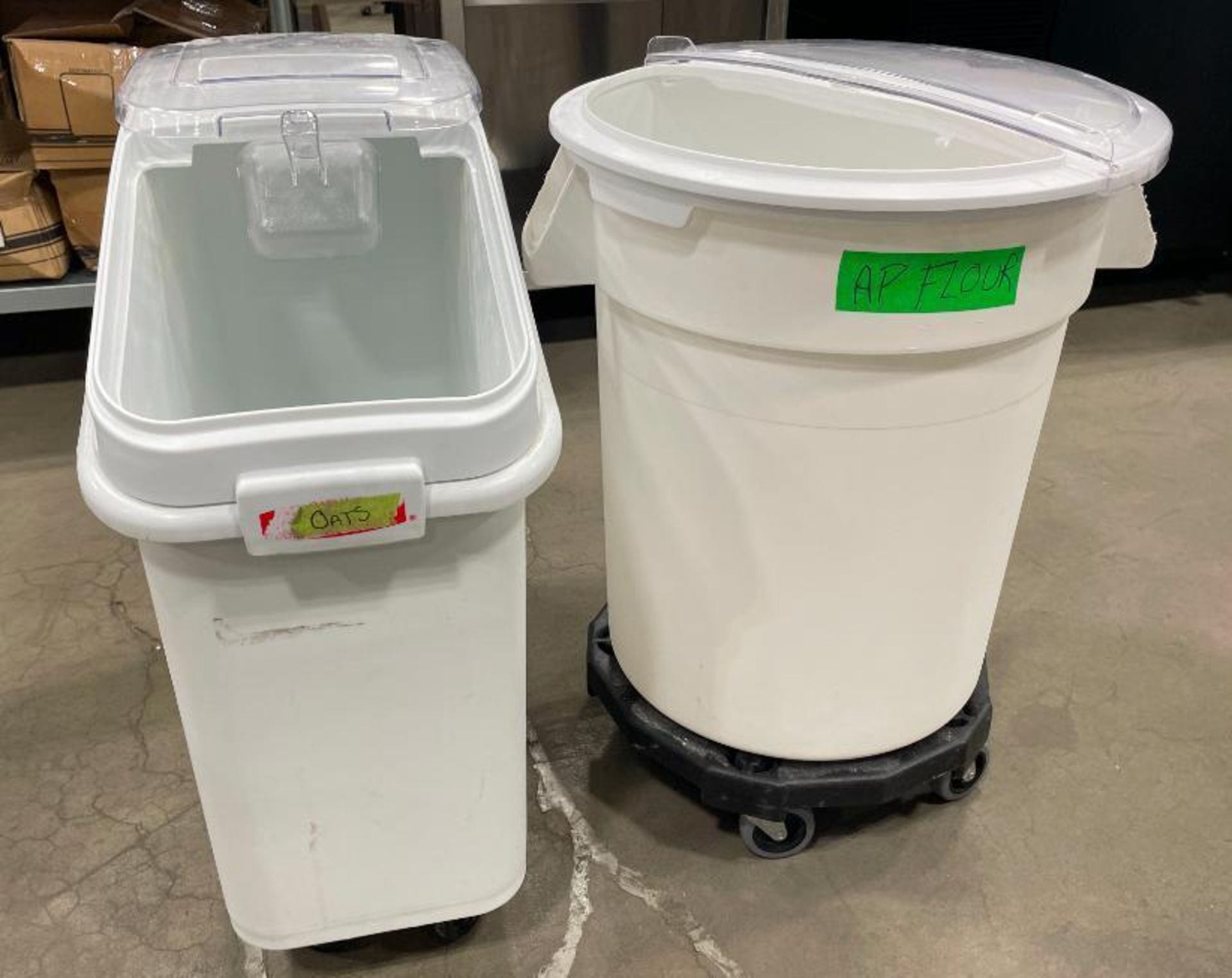 (1) RUBBERMAID MOBILE INGREDIENT BIN & (1) WINCO ROUND MOBILE INGREDIENT BIN ON CART - Image 6 of 12