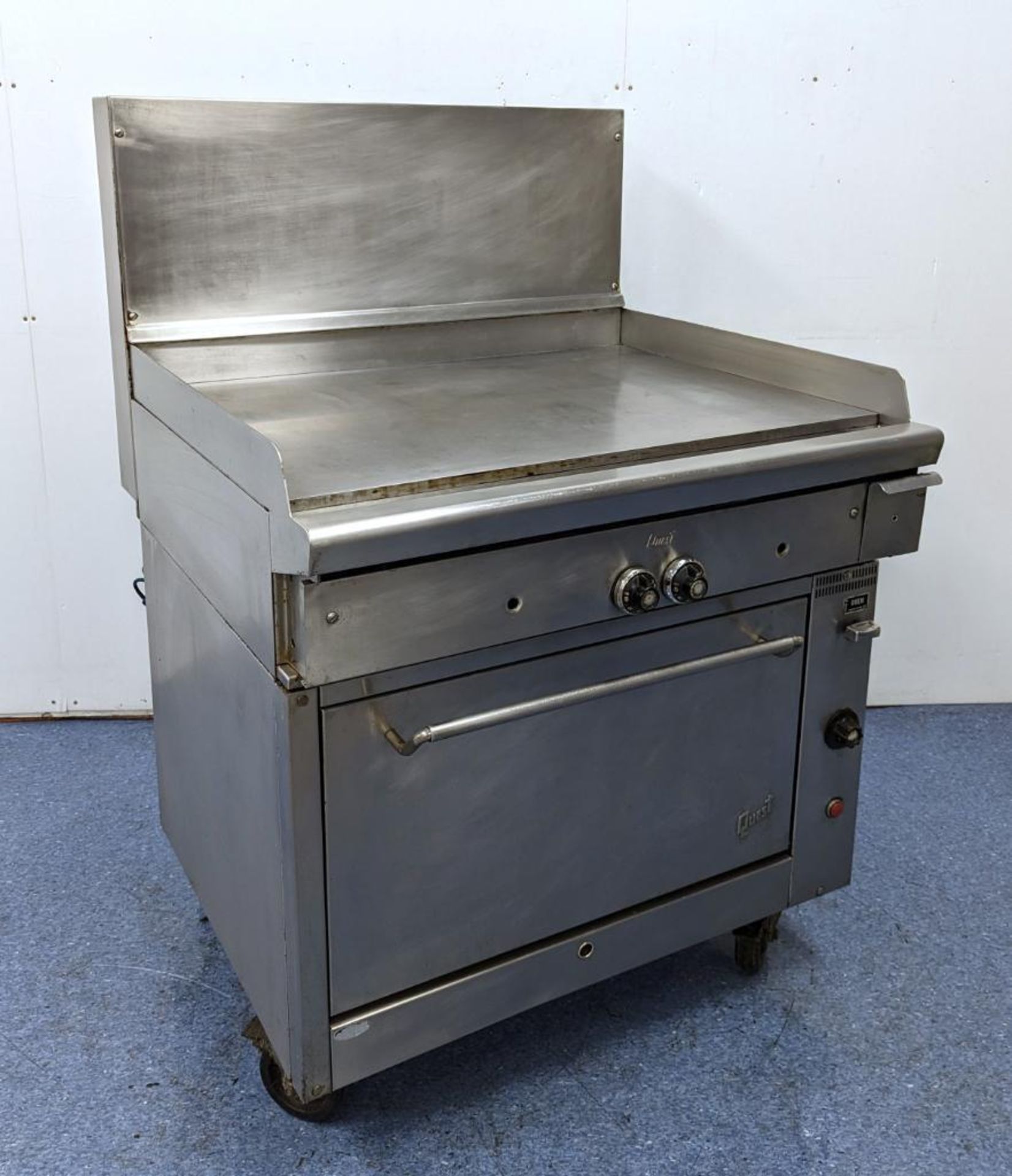 QUEST QGR-1 SERIES NATURAL GAS SINGLE OVEN RANGE WITH 36" GRIDDLE - Image 2 of 11
