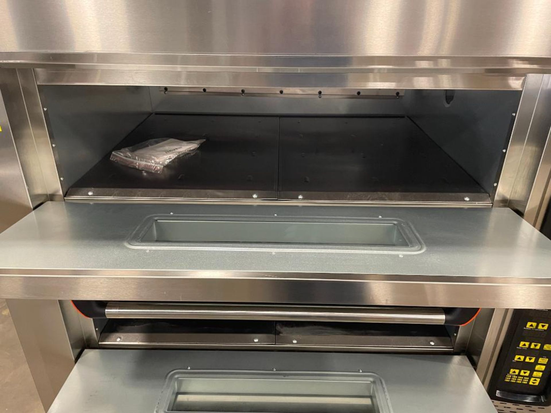 NEW HGB-306 TRIPLE DECK ELECTRIC OVEN - Image 3 of 13