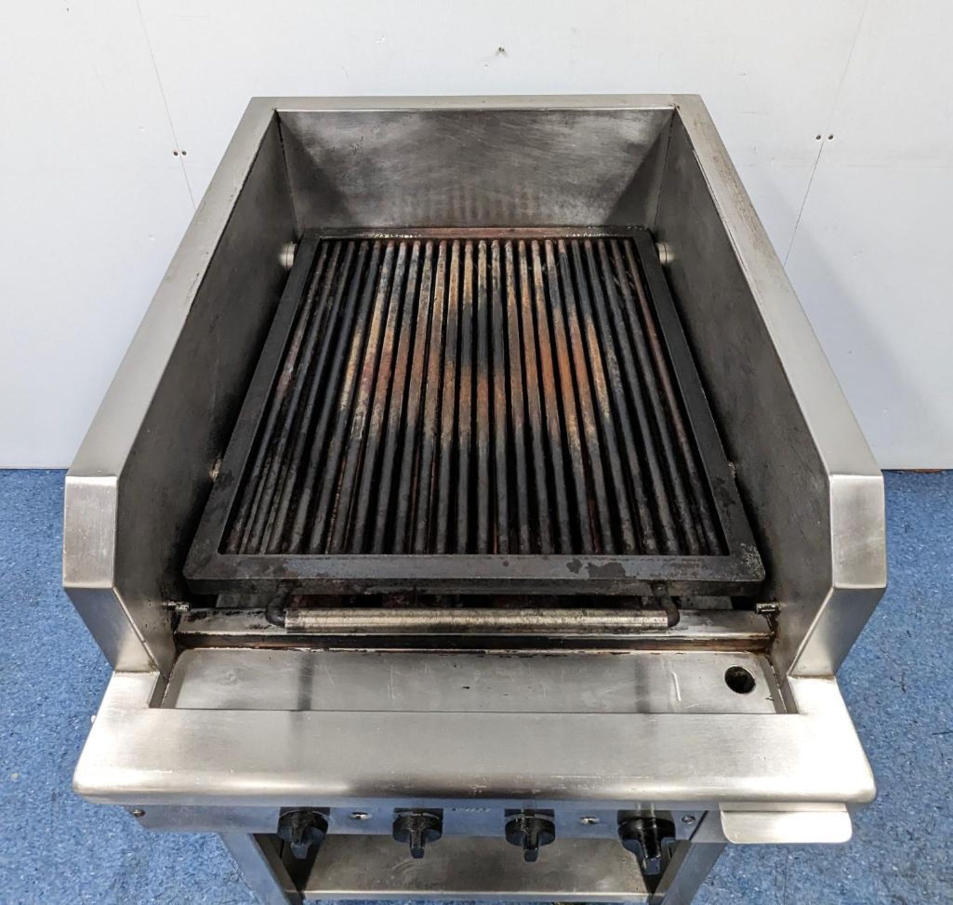 QUEST QB-24 24" CHARBROILER WITH STAND - Image 5 of 8