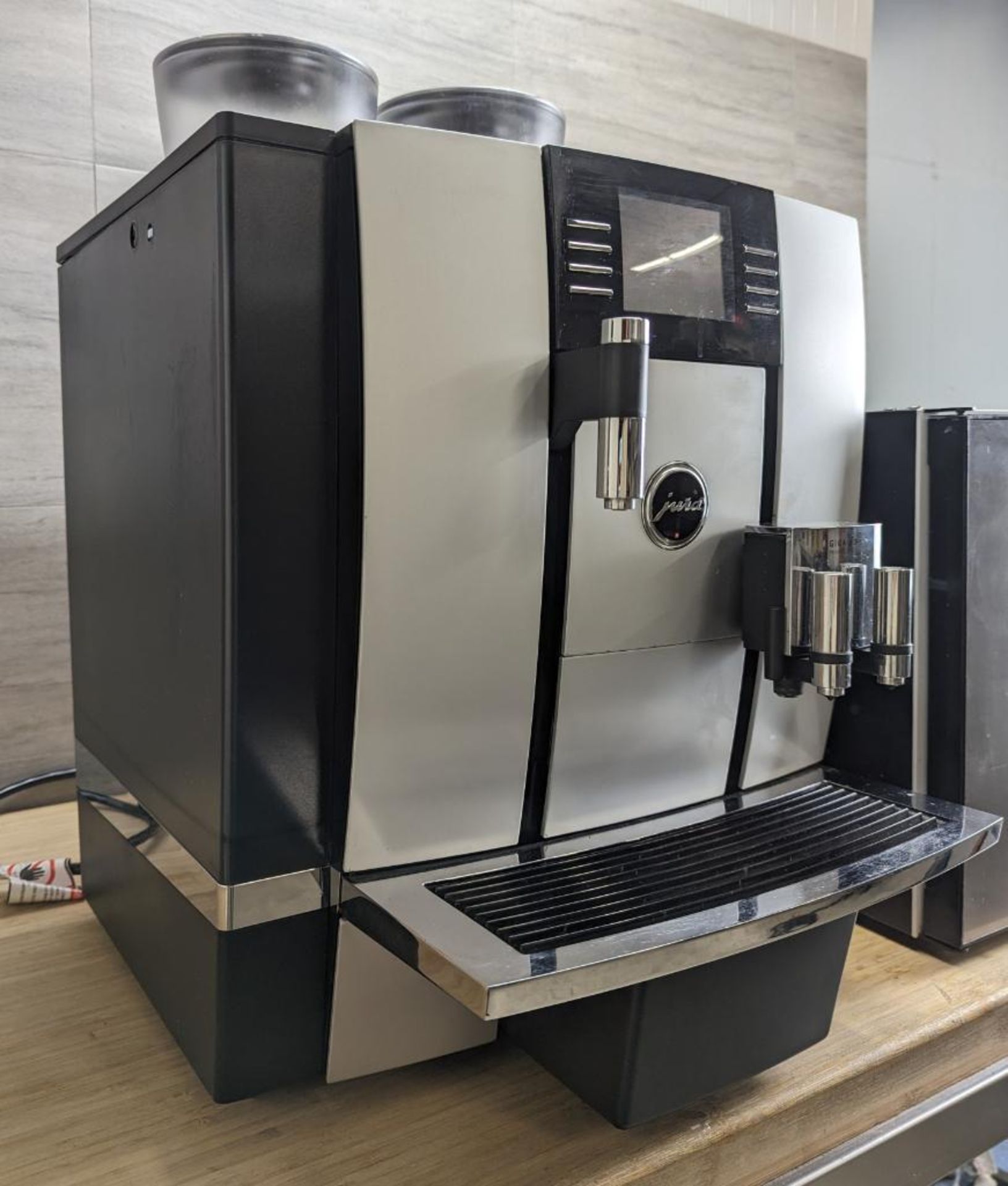 JURA GIGA X7 PROFESSIONAL AUTOMATIC COFFEE MACHINE WITH MILK COOLER - Image 2 of 16