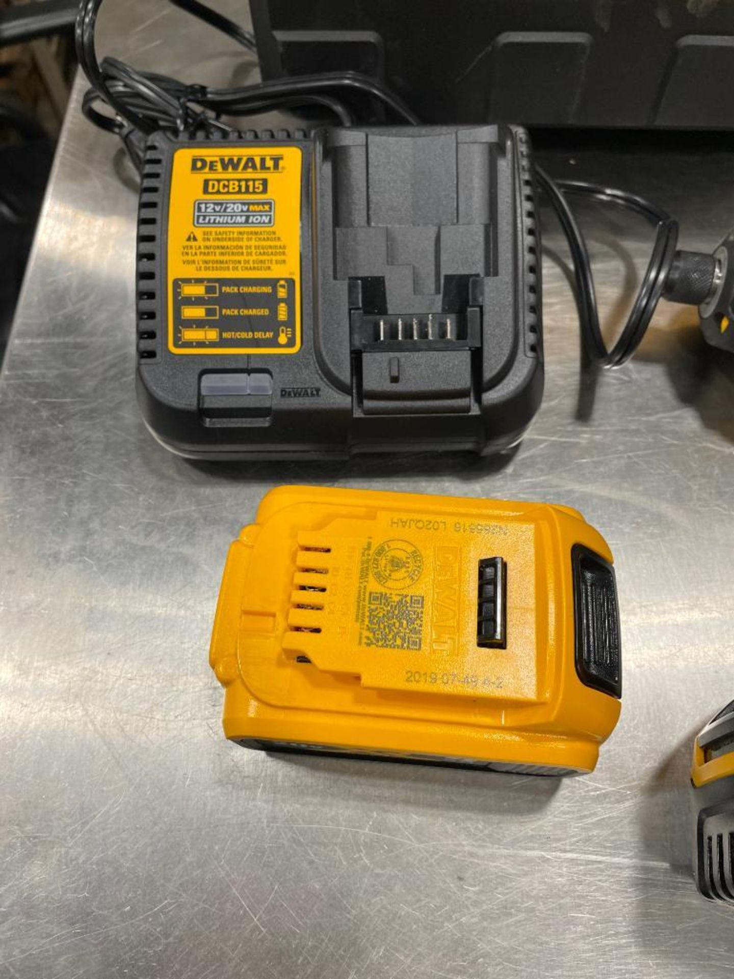 DEWALT 20V MAX 1/4" IMPACT DRIVER KIT DCF885M2 & DEWALT 20V RX 1/2" CORDLESS DRILL DCD791 - Image 3 of 5