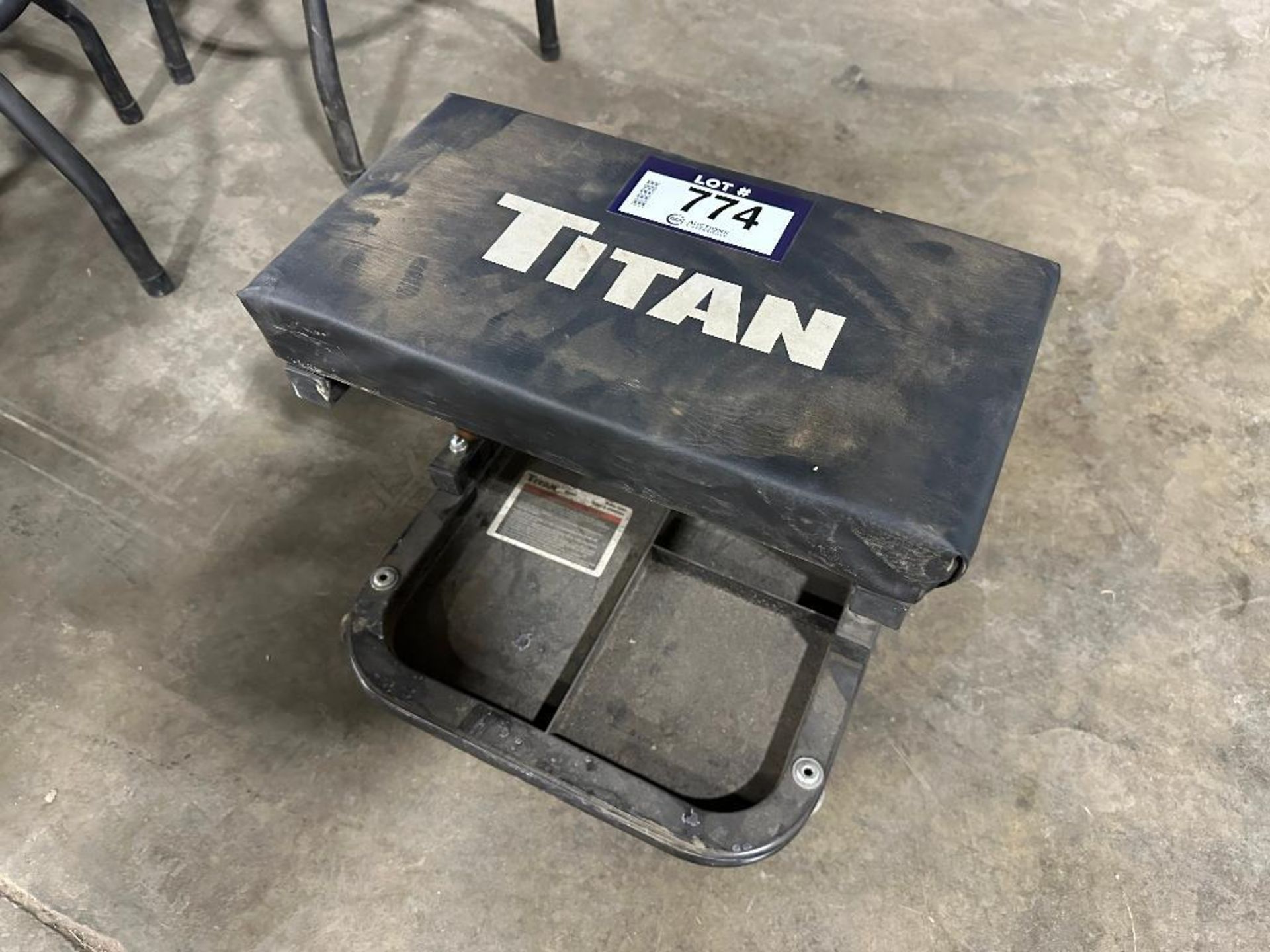 Titan Mechanics Roller Seat - Image 3 of 3