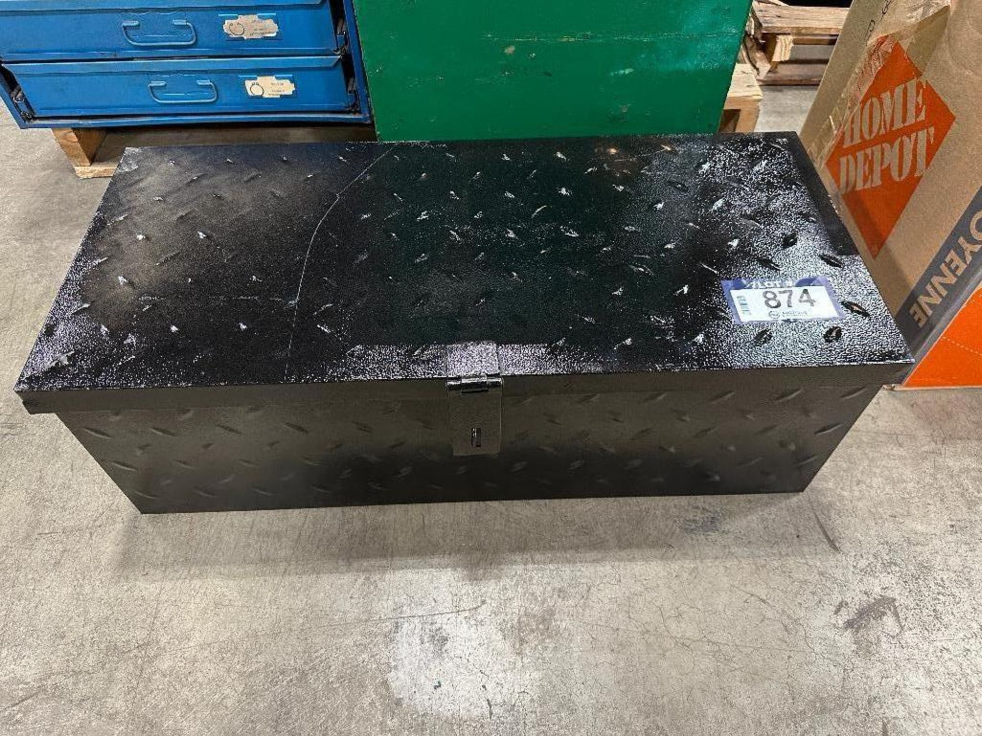 Approx. 30" X 15" X 10" Metal Tool Chest