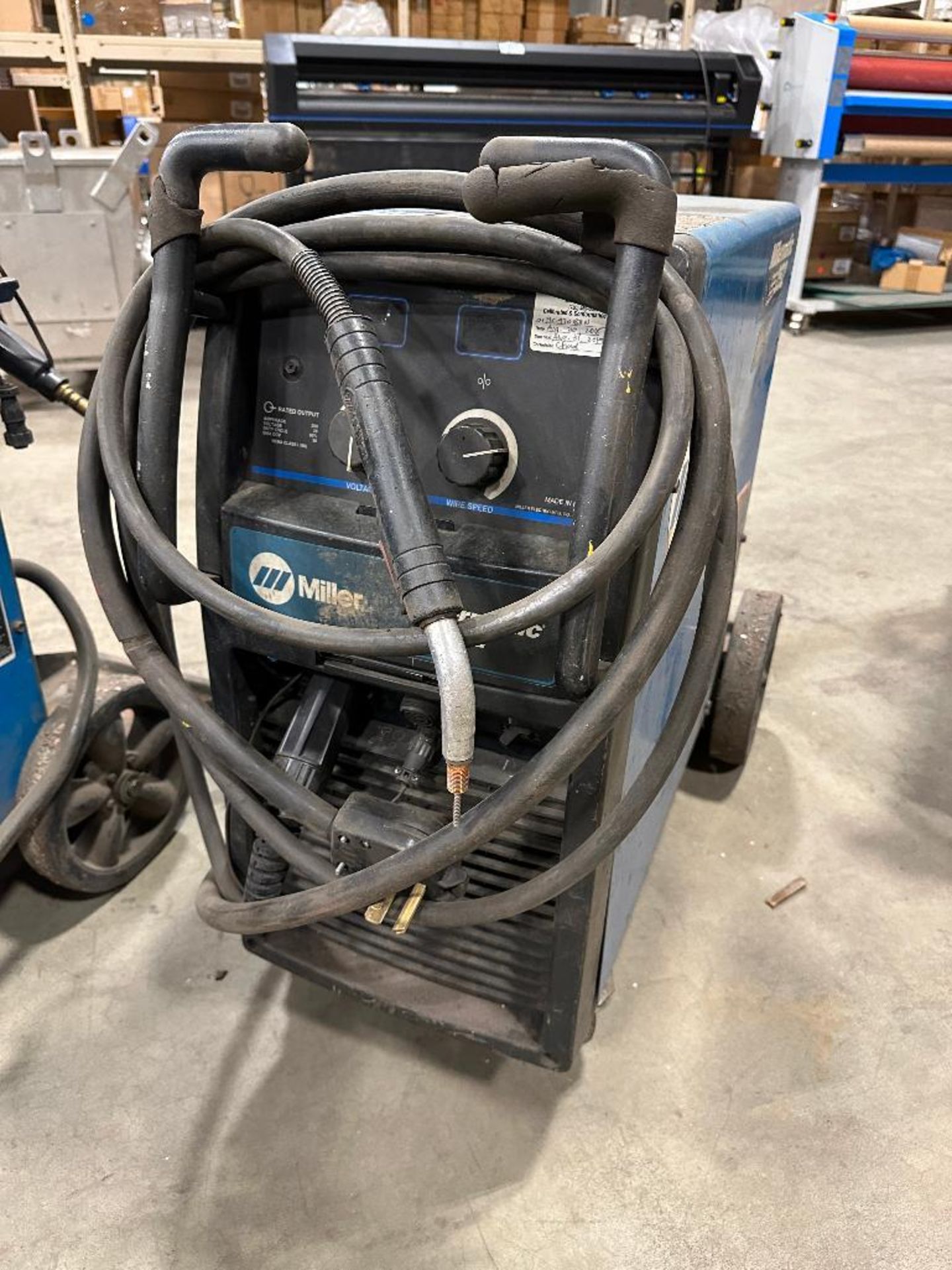 Miller Millermatic 252 Welding Machine w. Cables