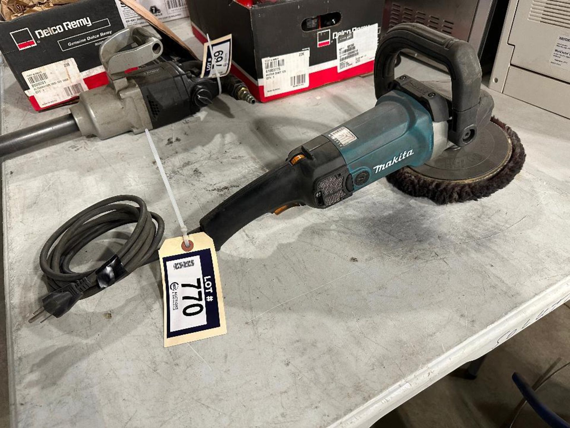 Makita 9237C 7" Polisher