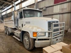 1996 Mack CH613 Tandem Axle Dump Truck. VIN 1M2AA18YXTW070040.