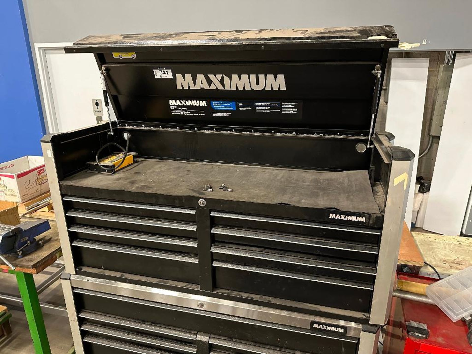 Maximum (17) Drawer 57" Tool Bench w/ Top Chest - Image 4 of 5