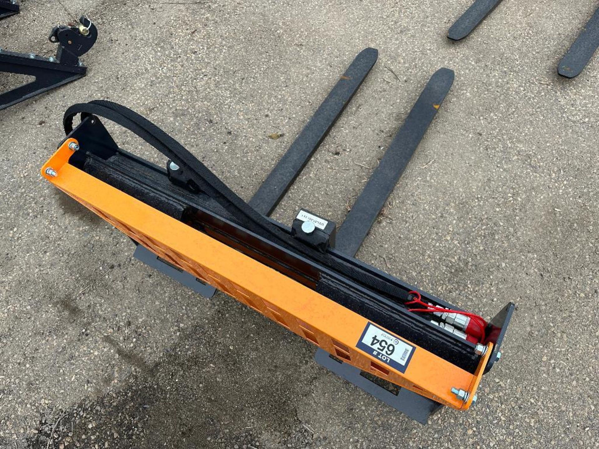 New 2023 Wolverine PFA-11-3300G Hydraulic Pallet Fork Skid Steer Attachment - Image 4 of 5