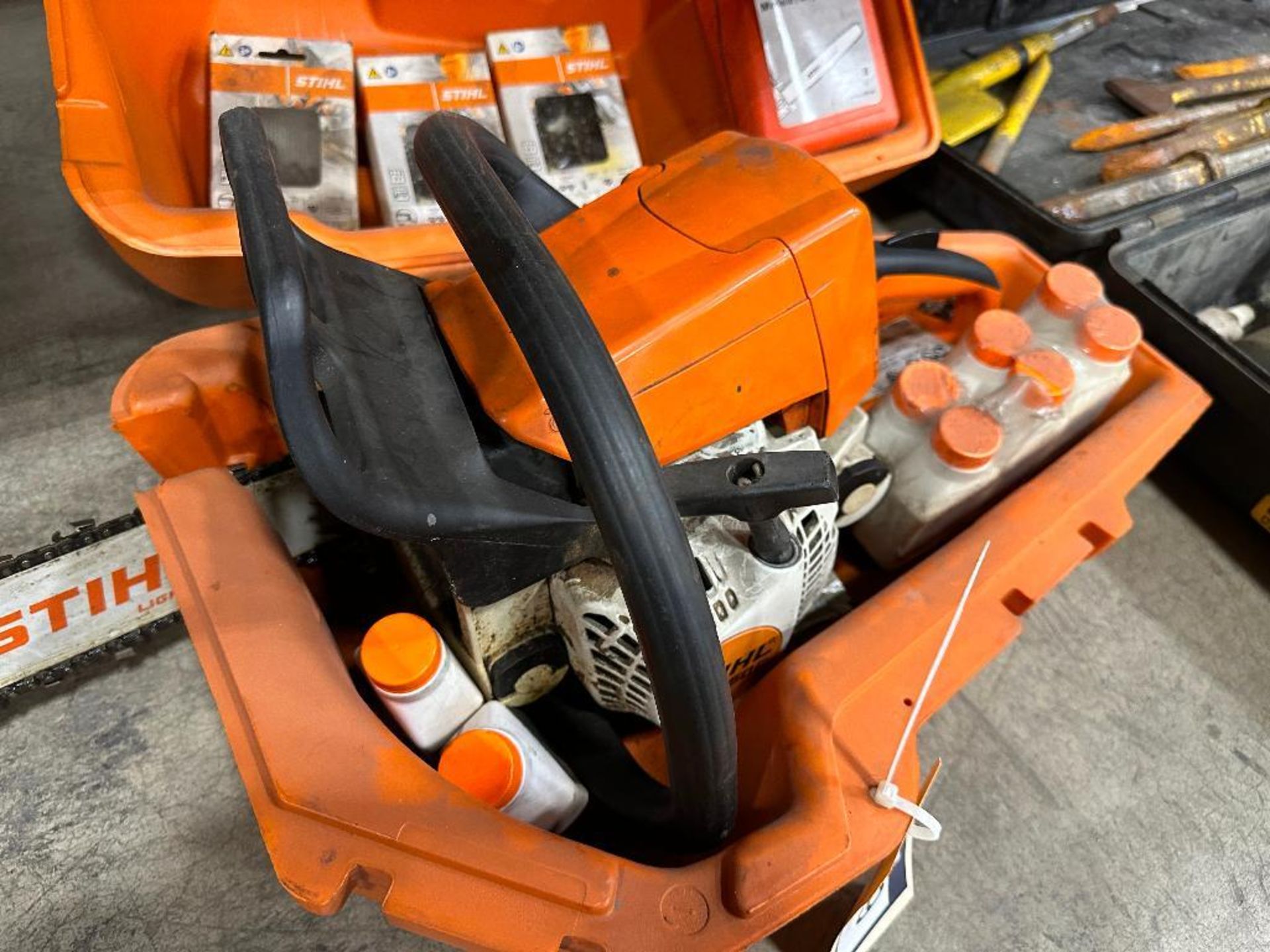 Stihl MS 250C Gas Chainsaw w/ Asst. Chain Oil, (3) Chains, Engine Oil, etc. - Image 5 of 9