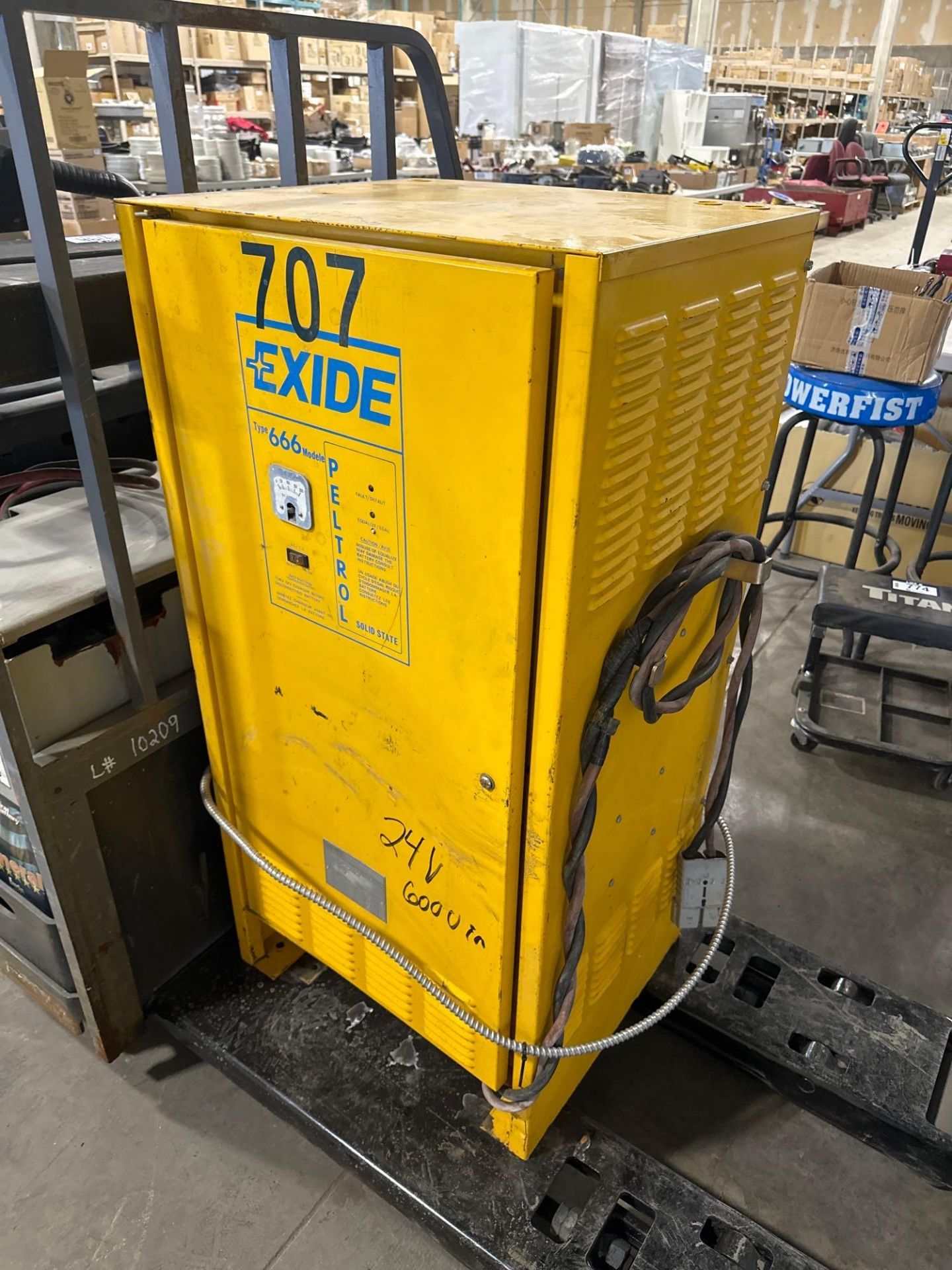 PE 4000 Series PE4000-60 Ride-On Power Jack, 2,079hrs Showing w/ Exide 666 24V Battery Charger - Image 6 of 8