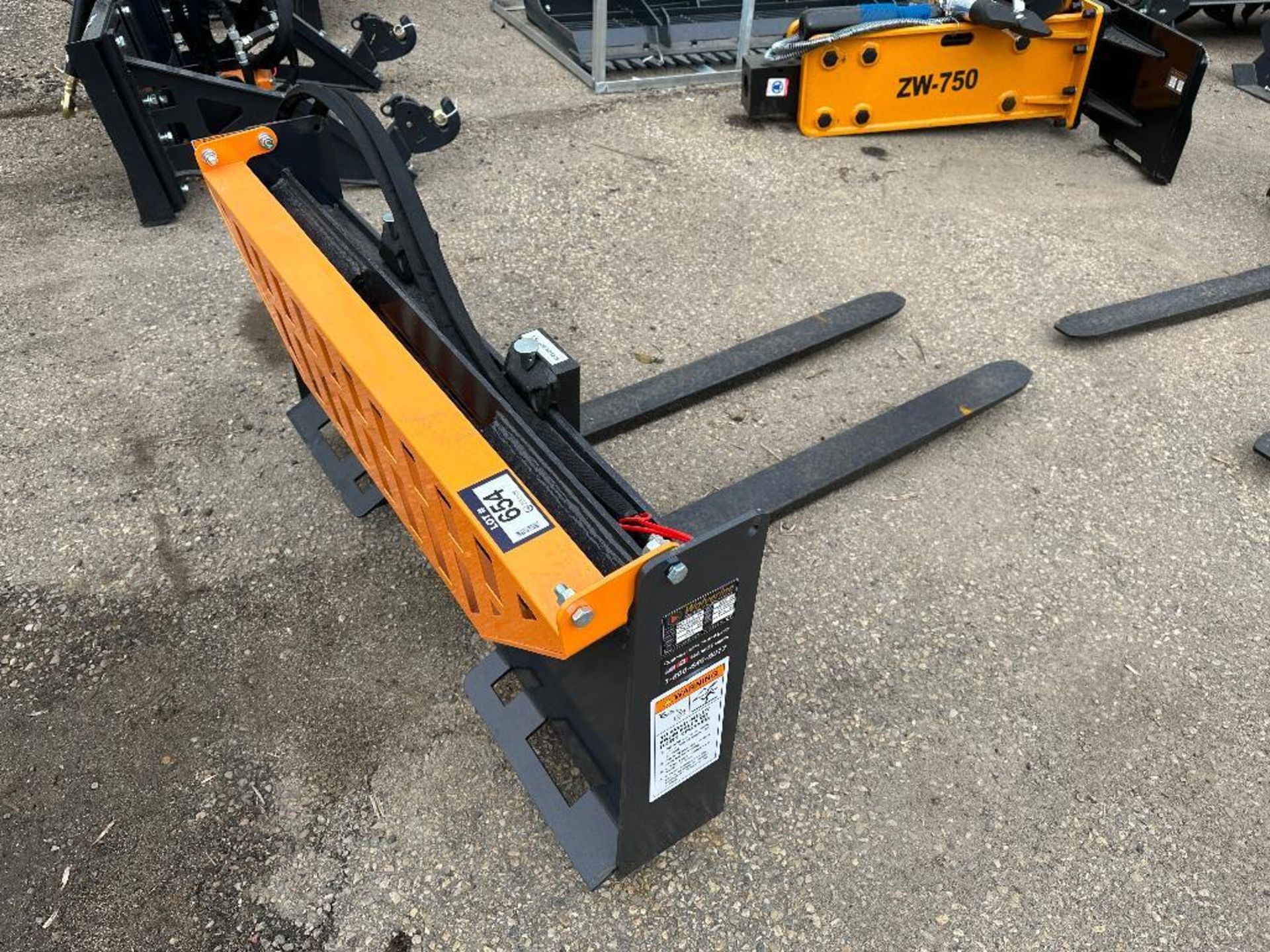 New 2023 Wolverine PFA-11-3300G Hydraulic Pallet Fork Skid Steer Attachment - Image 3 of 5