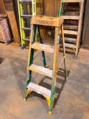 Featherlite 4' Fiberglass Step Ladder