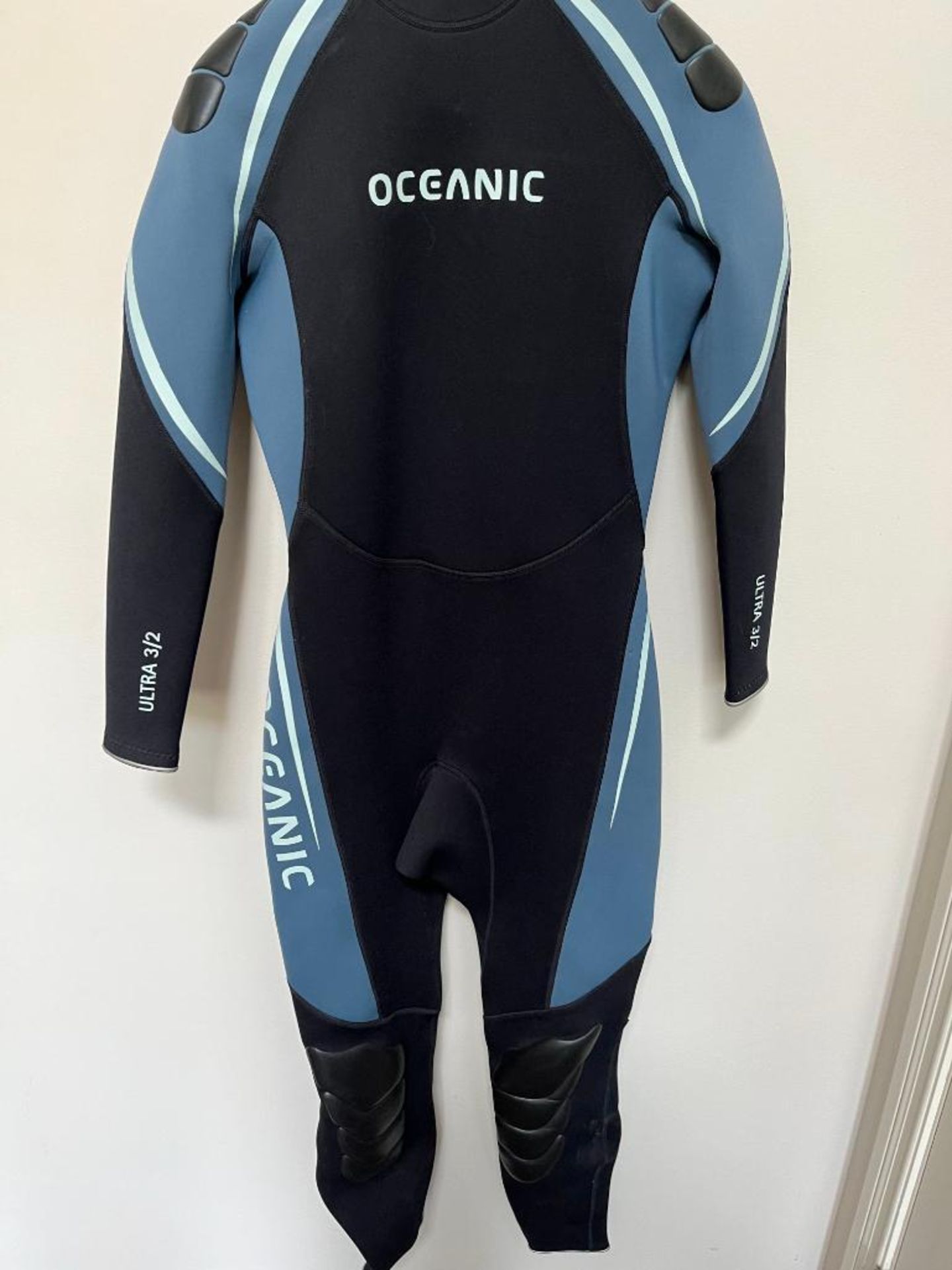 Oceanic Ultra 3/2 7 Mil Medium Dry Suit. - Image 2 of 3