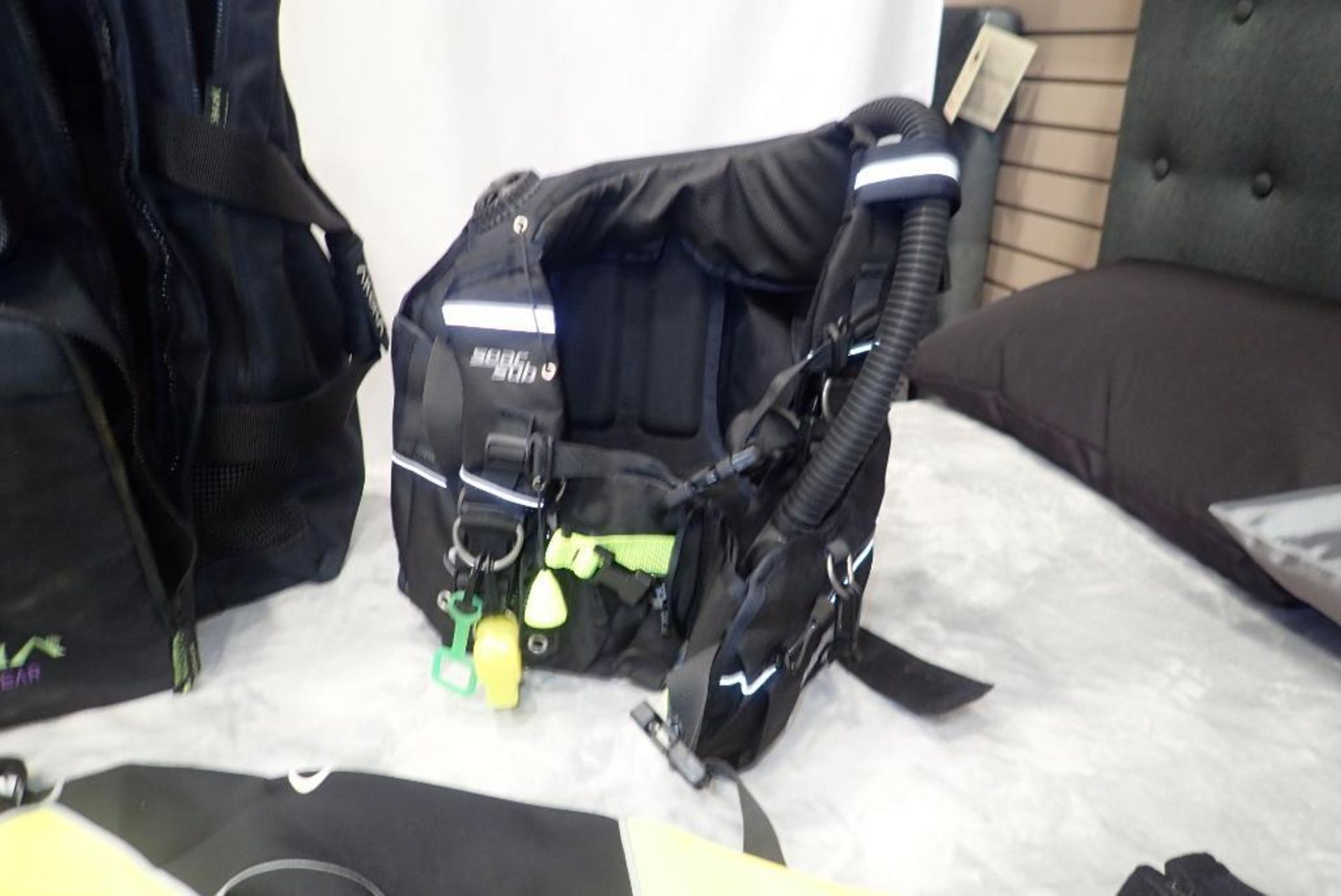 Woman's Dive Gear Set. - Image 5 of 6