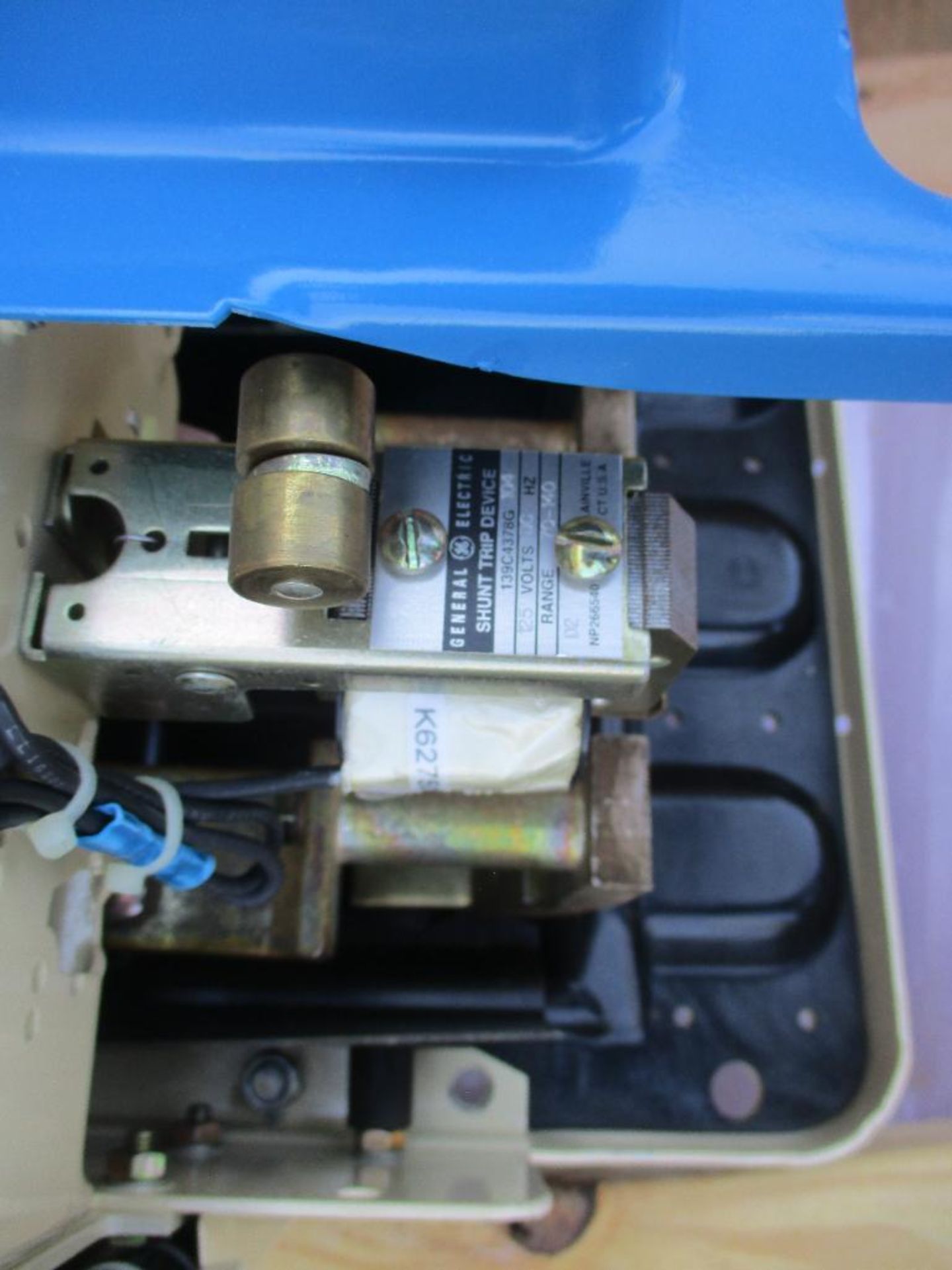 GENERAL ELECTRIC LOW VOLTAGE POWER CIRCUIT BREAKERS (1) AK2A-25-1 NO 209A1555-301 MF 3 POLE 600AMP A - Image 5 of 12
