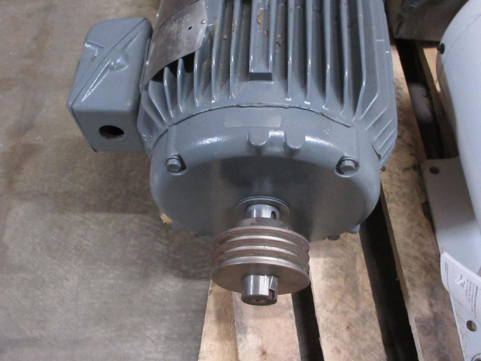 BALDOR-RELIANCE 07L543Y76361 5HP 1160RPM 215T FRAME 3 PHASE ELECTRIC MOTOR (THIS LOT IS FOB CAMARILL - Image 7 of 7