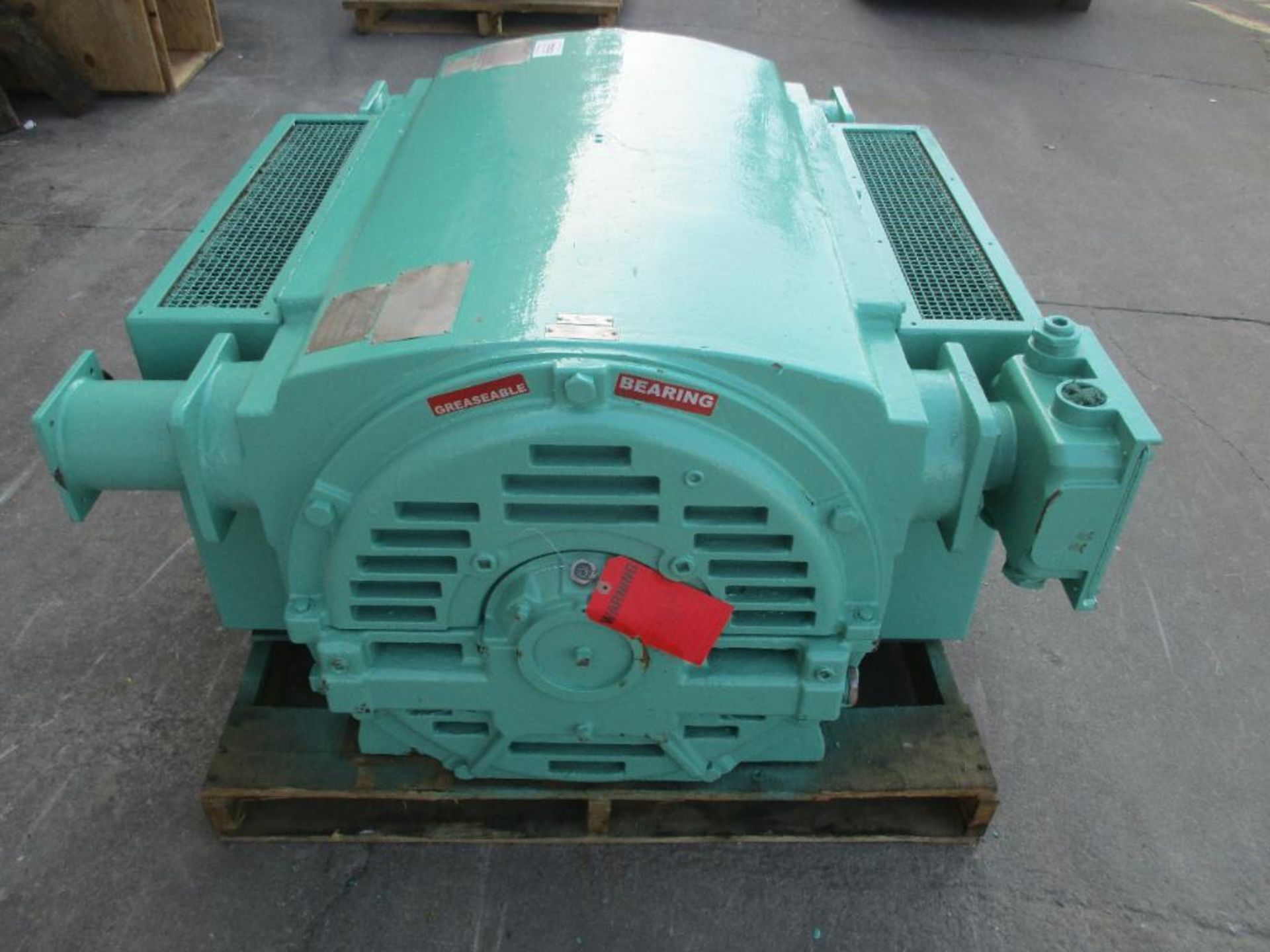 SIEMENS 3 PHASE 800HP 3563RPM 5010S FRAME A/C MOTOR P/N 1796567-13316 (THIS LOT IS FOB KNOXVILLE TN) - Image 4 of 5