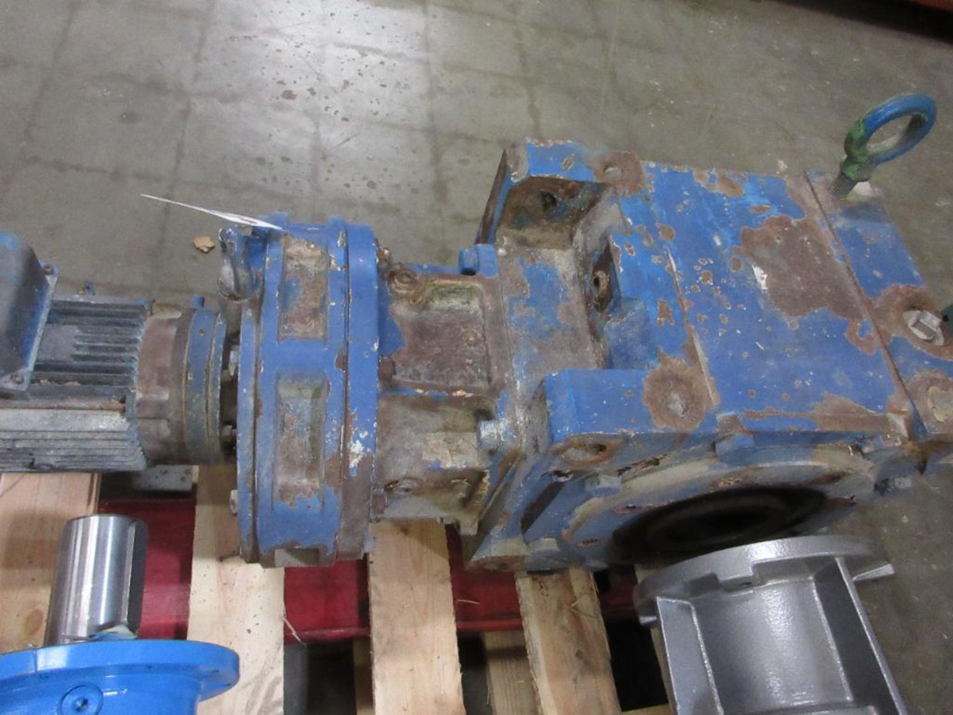 MISCELLANEOUS GEARBOX UNIDENTIFIED 647# LBS (THIS LOT IS FOB CAMARILLO CA) - (There will be a $40 Ri - Image 4 of 5