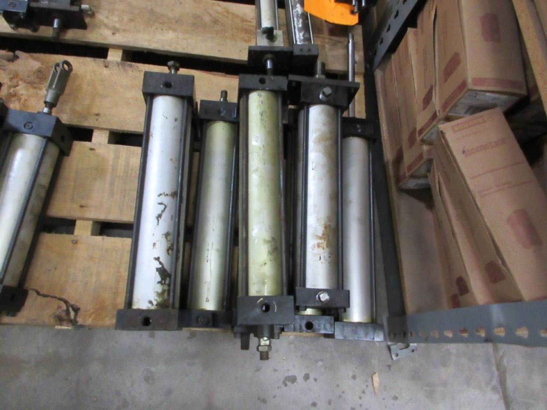 PALLET OF MISCELLANEOUS CYLINDERS 260# LBS (THIS LOT IS FOB CAMARILLO CA) - (There will be a $40 Rig - Image 4 of 7