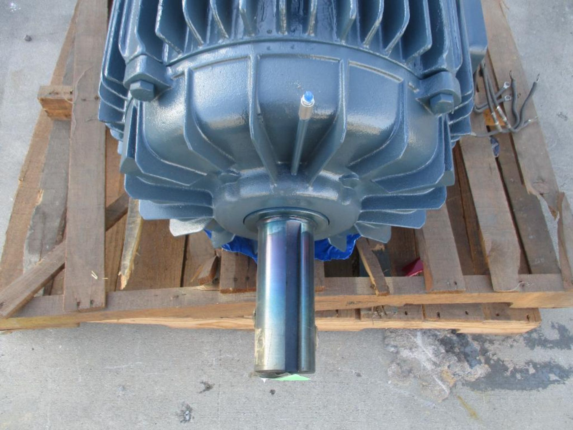 MAGNETEK 3 PHASE 125HP 1770RPM 444T FRAME A/C MOTOR P/N N/A 1622# LBS (THIS LOT IS FOB KNOXVILLE TN) - Image 5 of 5