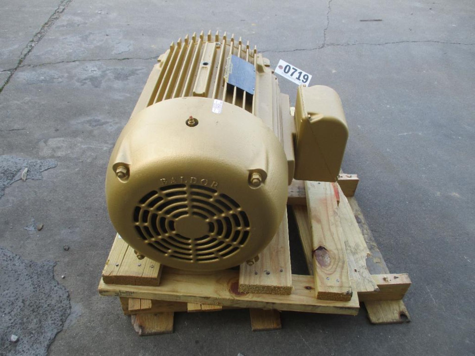 BALDOR 3 PHASE 40HP 1775RPM 324T FRAME A/C MOTOR P/N EM4110T 585# LBS (THIS LOT IS FOB KNOXVILLE TN) - Image 4 of 5