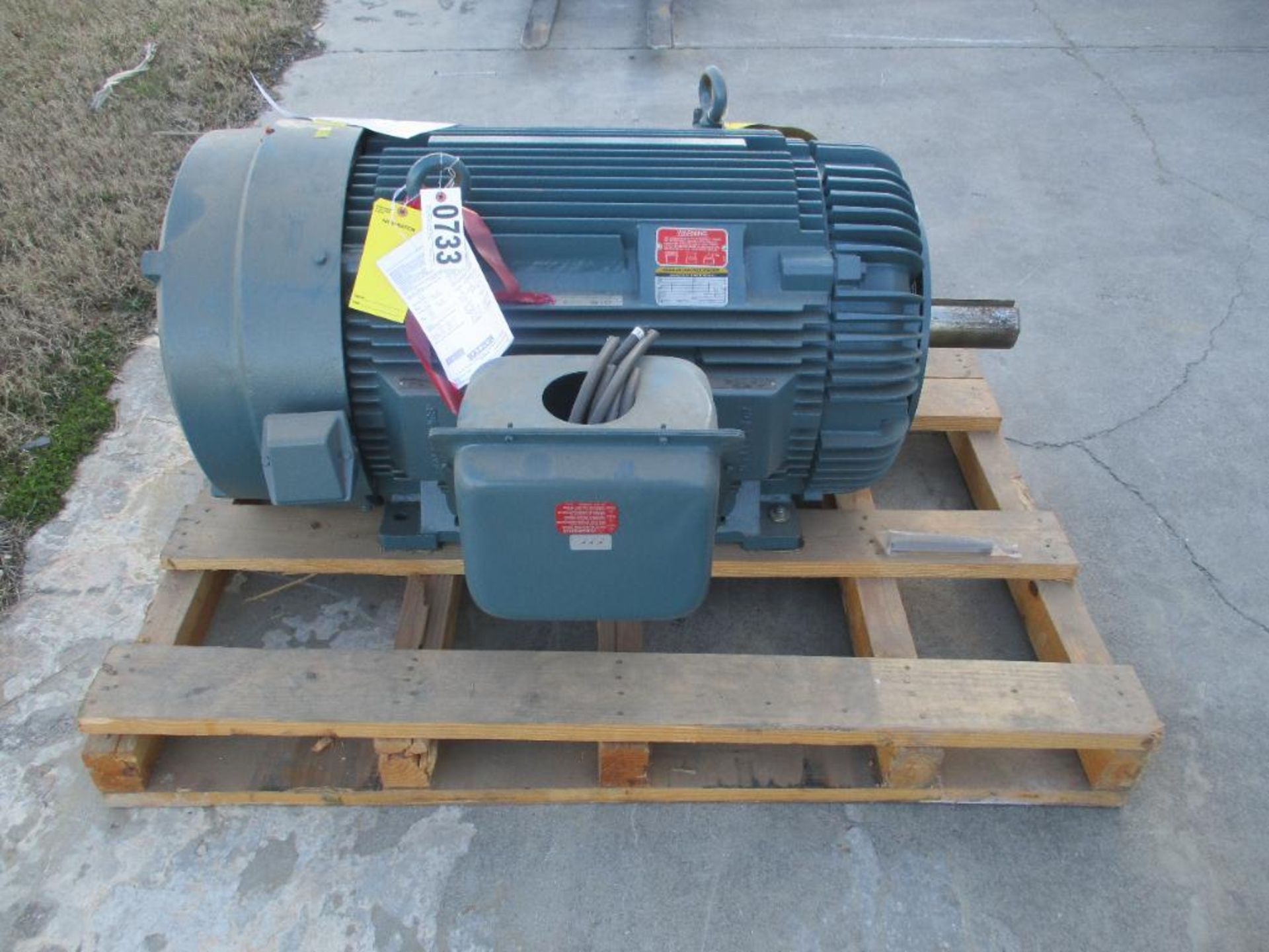 BALDOR 3 PHASE 200HP 1192-1785RPM 449T FRAME A/C MOTOR P/N A44-4710-2262 2916# LBS (THIS LOT IS FOB - Image 3 of 7