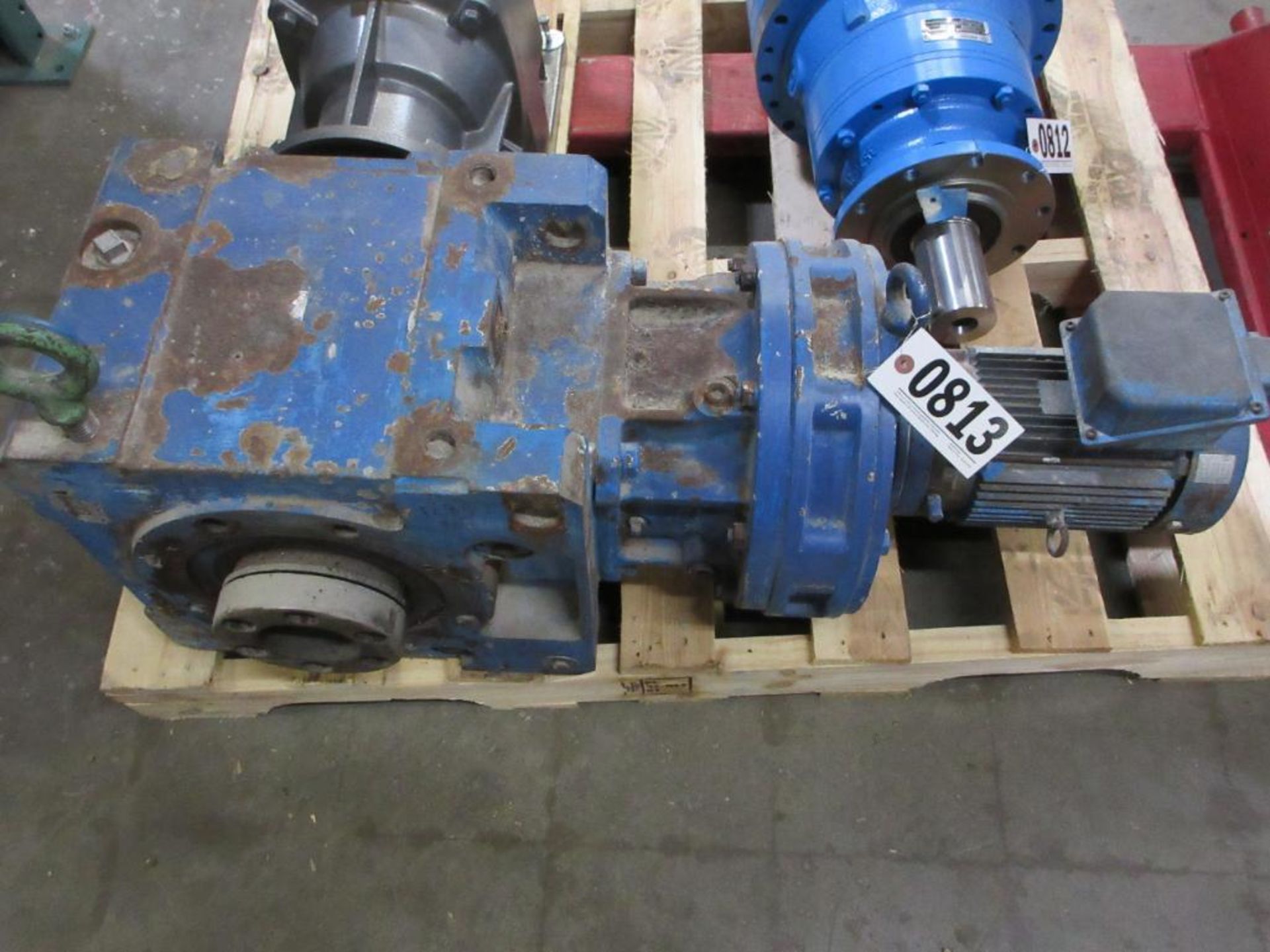 MISCELLANEOUS GEARBOX UNIDENTIFIED 647# LBS (THIS LOT IS FOB CAMARILLO CA) - (There will be a $40 Ri