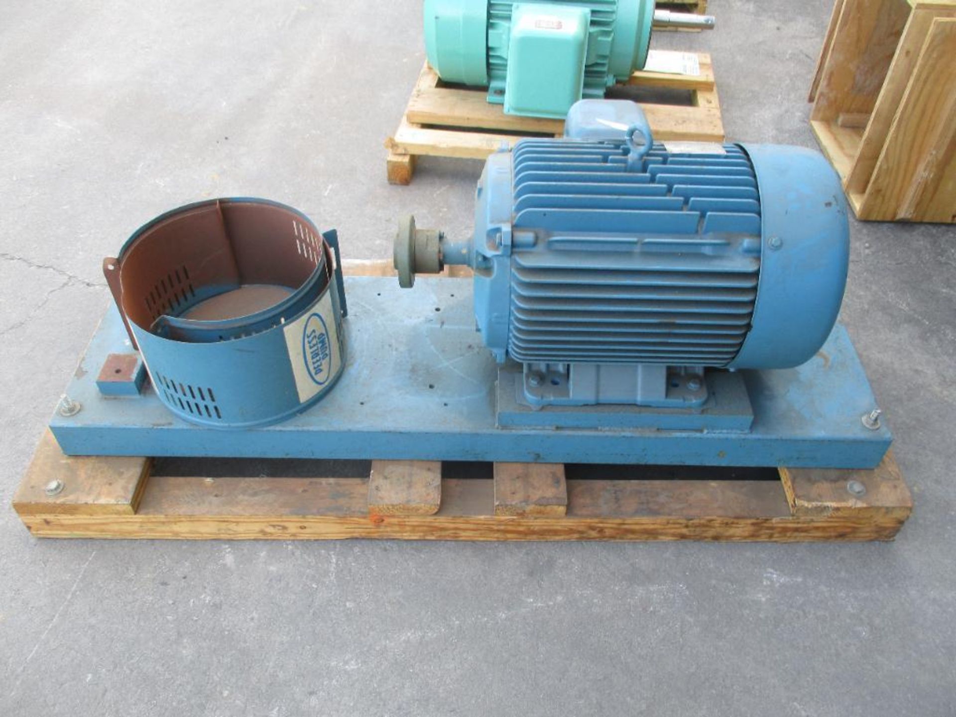 EMERSON MOTOR 3 PHASE 50HP 3555 RPM 326TS FRAME A/C MOTOR P/N H50P1BS 946# LBS (THIS LOT IS FOB KNOX - Image 3 of 7