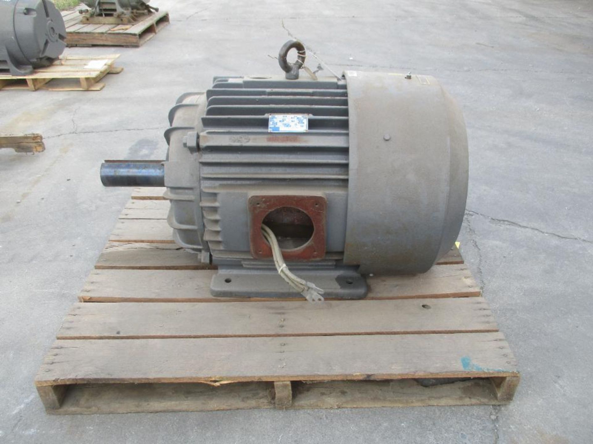 MAGNETEK 3 PHASE 125HP 1780RPM 444T FRAME A/C MOTOR P/N N/A 1754# LBS (THIS LOT IS FOB KNOXVILLE TN)