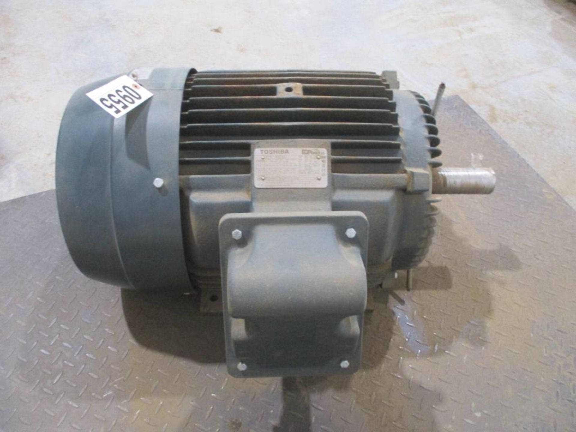 TOSHIBA 3 PHASE 40HP 1470-1775RPM 324T FRAME A/C MOTOR P/N 0404SDSR41A-P, 670# lbs (There will be a