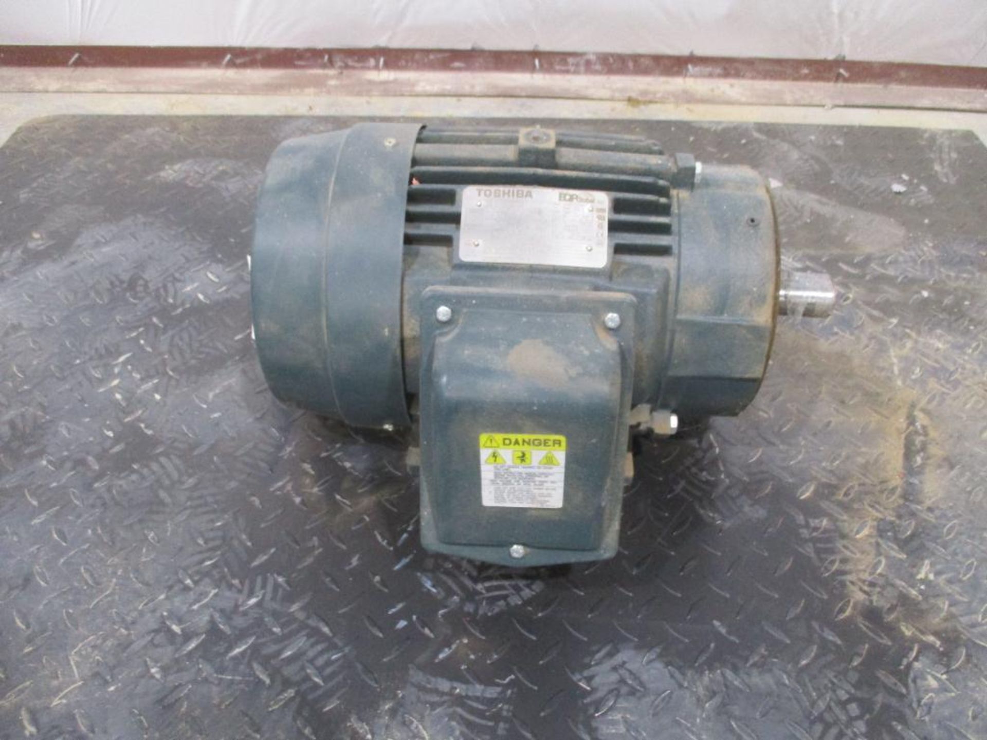 TOSHIBA 3 PHASE 10HP 1450-1760RPM 215TC FRAME A/C MOTOR P/N 0104SDSR47A-P, 194# lbs (There will be a