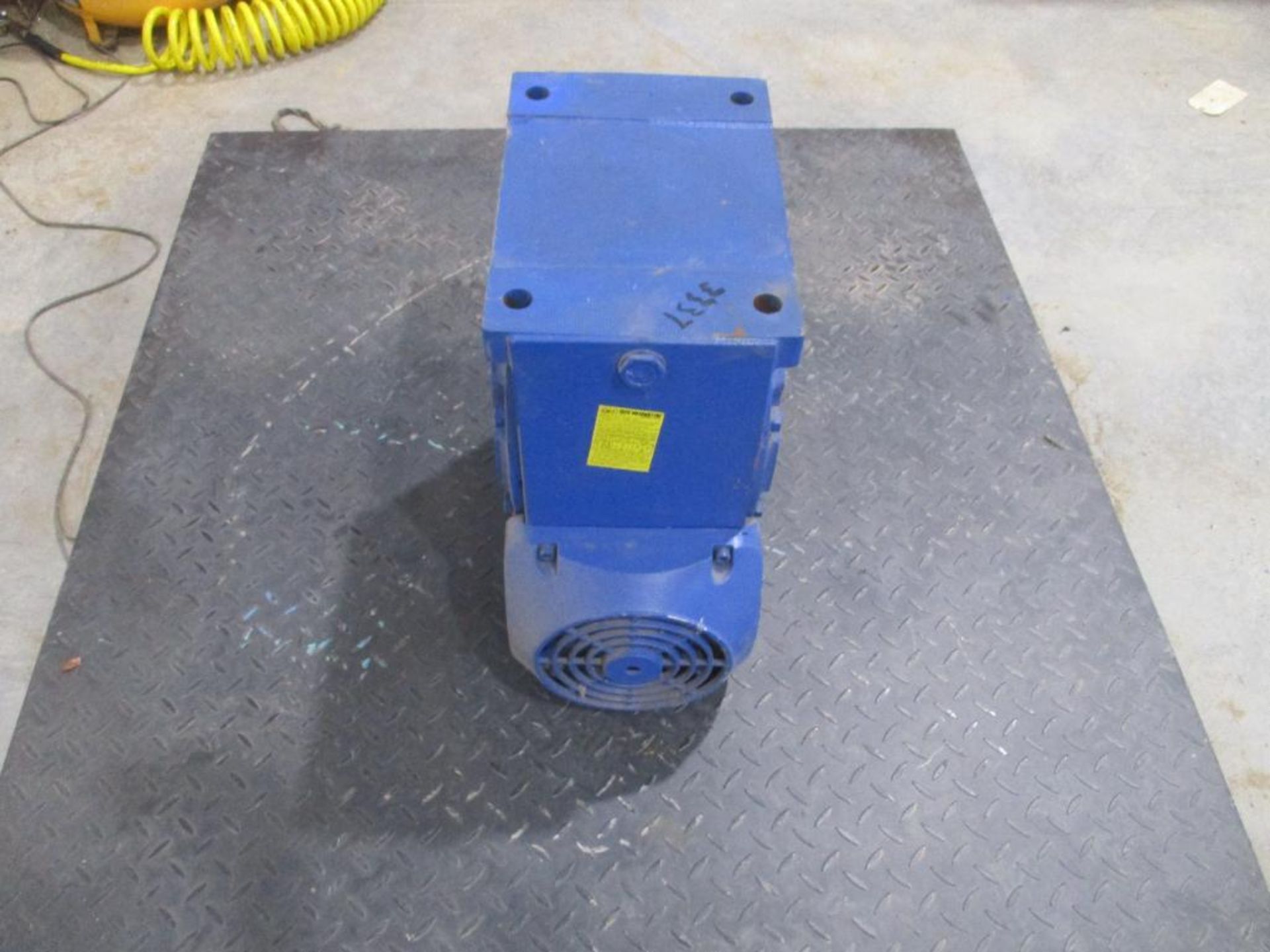 ROSSI MOTORIDUTTORI 32 RATIO REDUCER P/N RV160U02A, 279# lbs (There will be a $40 Rigging/Prep fee a - Image 4 of 5