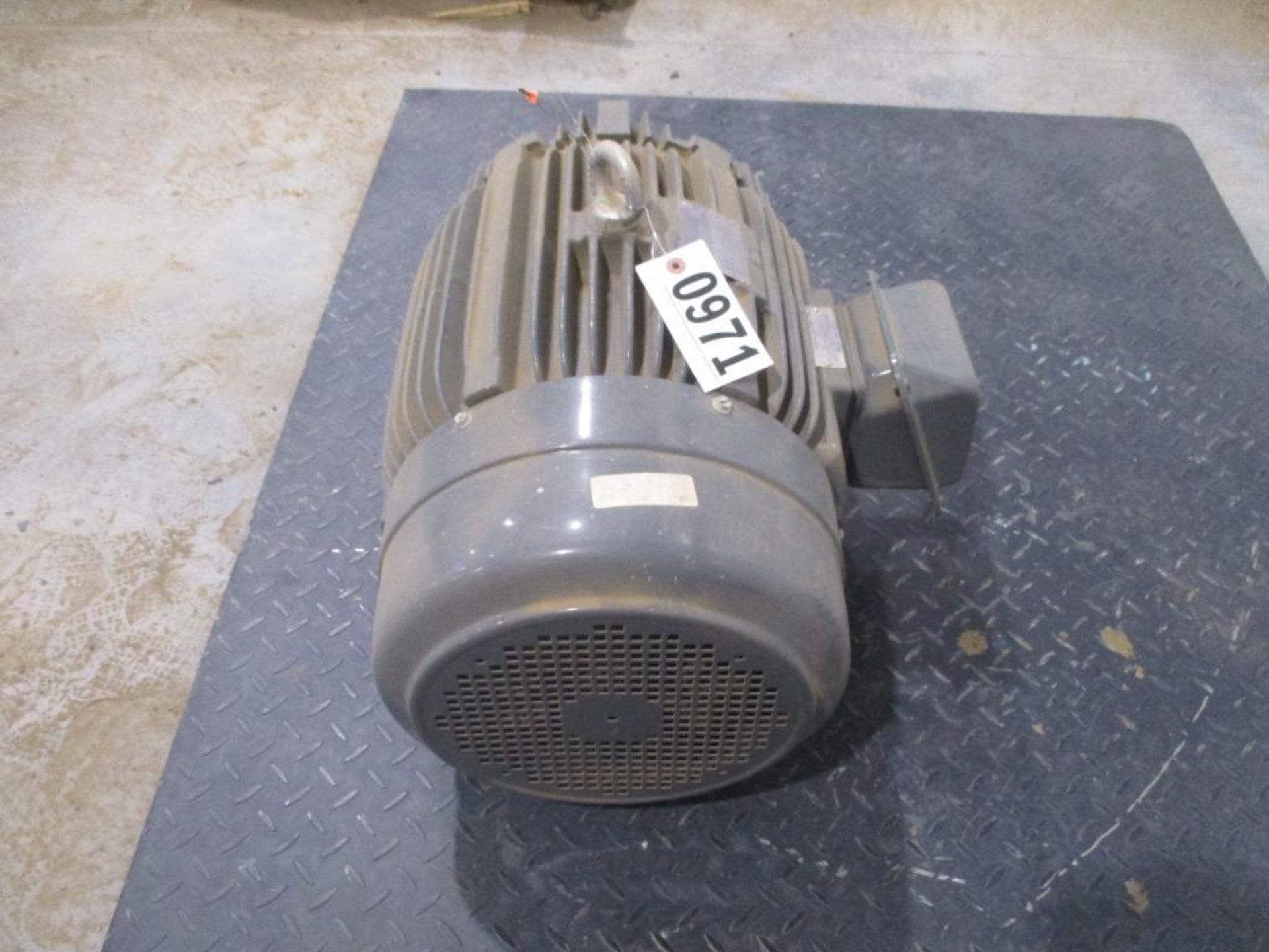 WESTNGHOUSE 3 PHASE 15HP 970-1175RPM 284T FRAME A/C MOTOR P/N NP0156, 419# lbs (There will be a $40 - Image 4 of 6