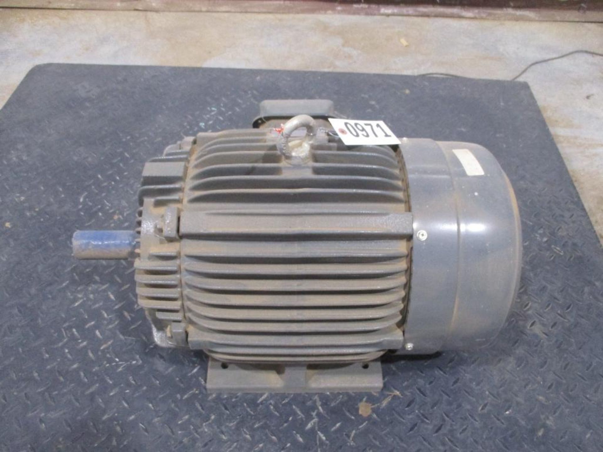 WESTNGHOUSE 3 PHASE 15HP 970-1175RPM 284T FRAME A/C MOTOR P/N NP0156, 419# lbs (There will be a $40 - Image 3 of 6