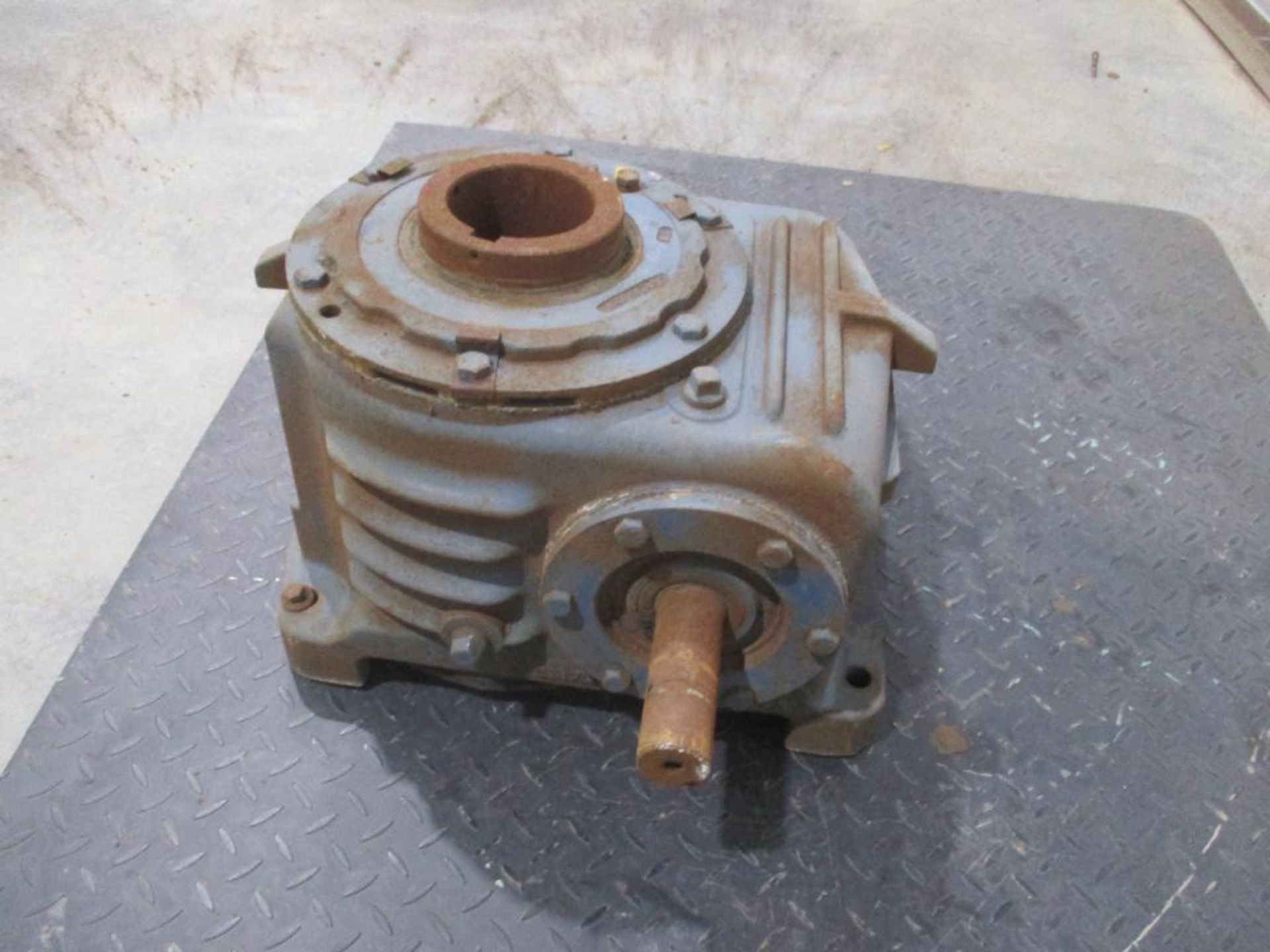 CONE DRIVE 30 RATIO REDUCER P/N SHV60B201Y0A, 404# lbs (There will be a $40 Rigging/Prep fee added t - Image 4 of 5