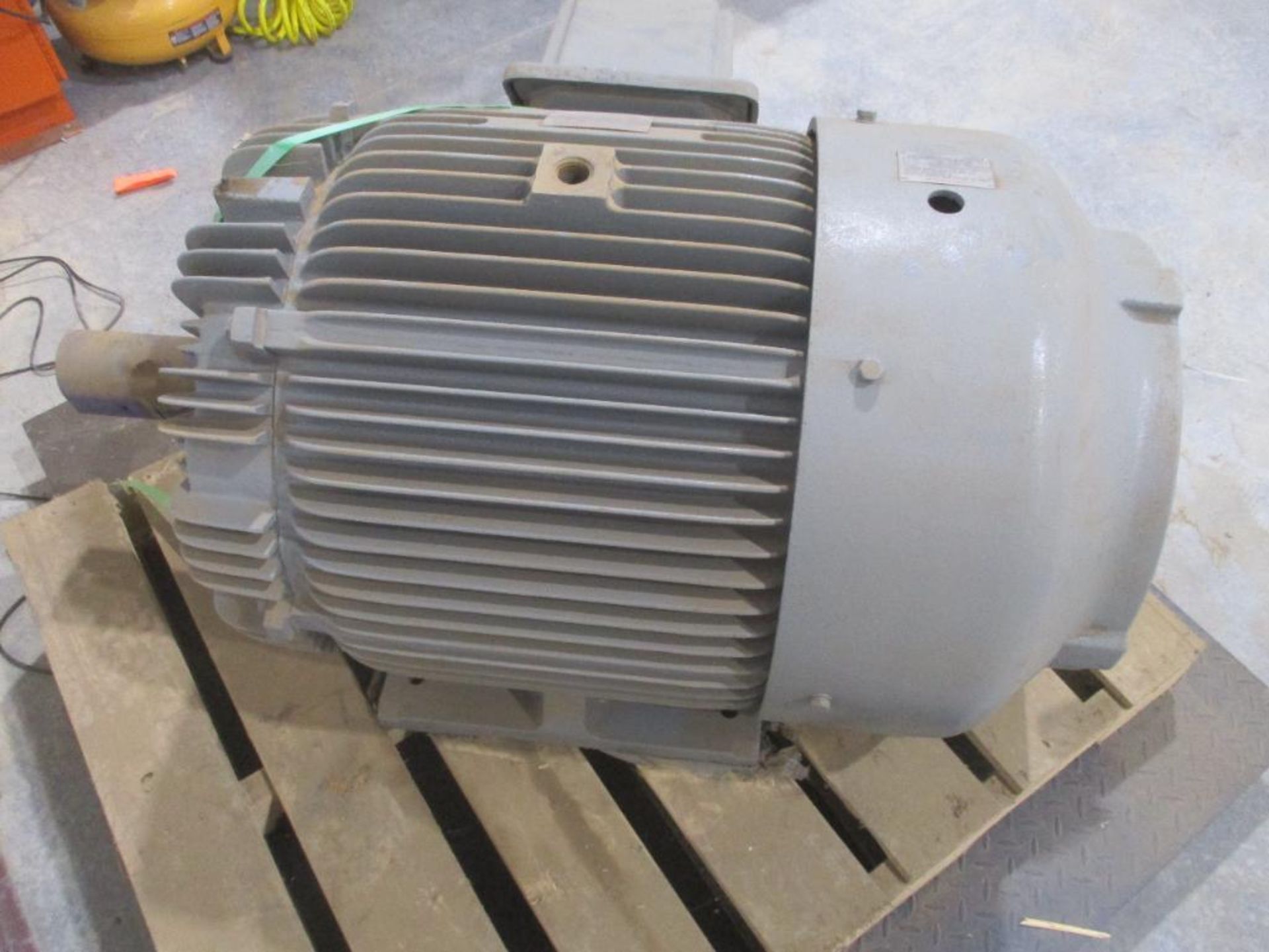 WETINGHOUSE 3 PHASE 125HP 1600-700RPM 444T FRAME A/C MOTOR P/N EP1254, 1749# lbs (There will be a $4 - Image 4 of 5