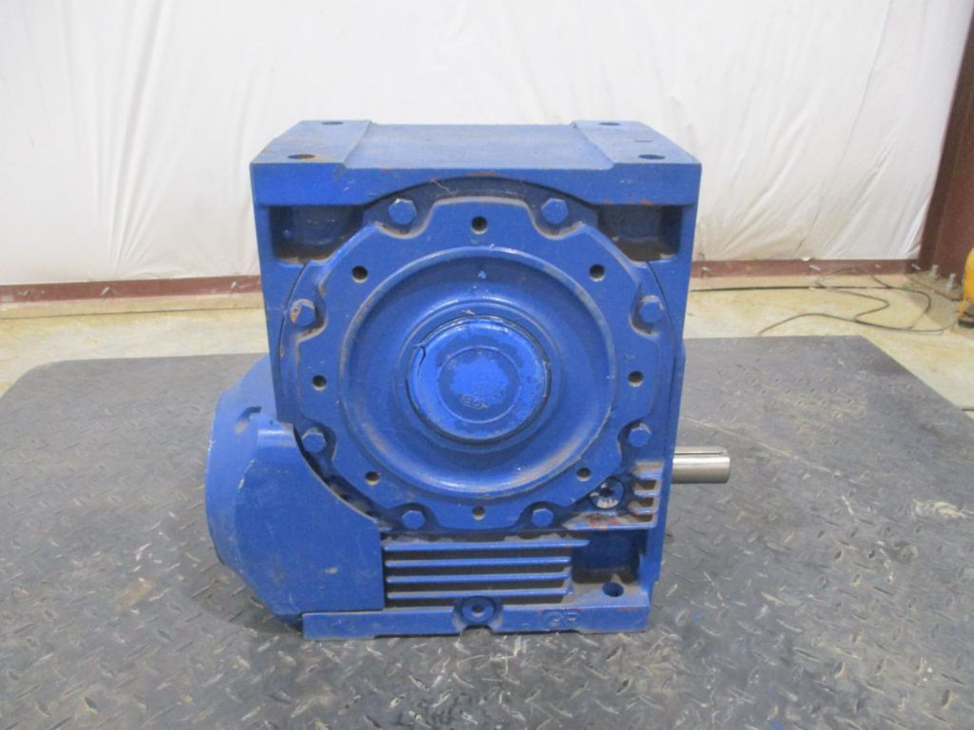 ROSSI MOTORIDUTTORI 32 RATIO REDUCER P/N RV160U02A, 279# lbs (There will be a $40 Rigging/Prep fee a